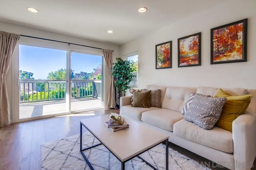 Photo #2: 240003697 Listing 