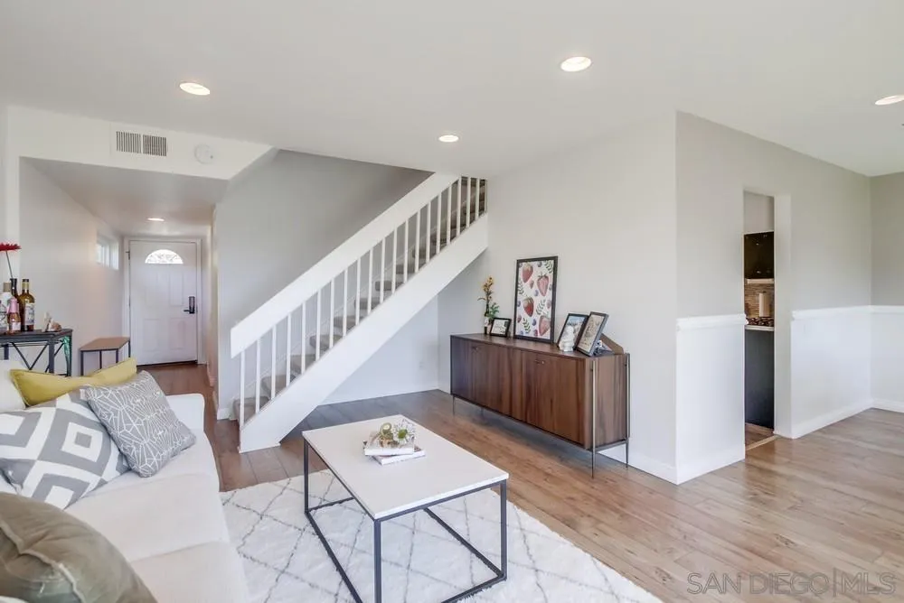 Photo #4: 240003697 Listing 