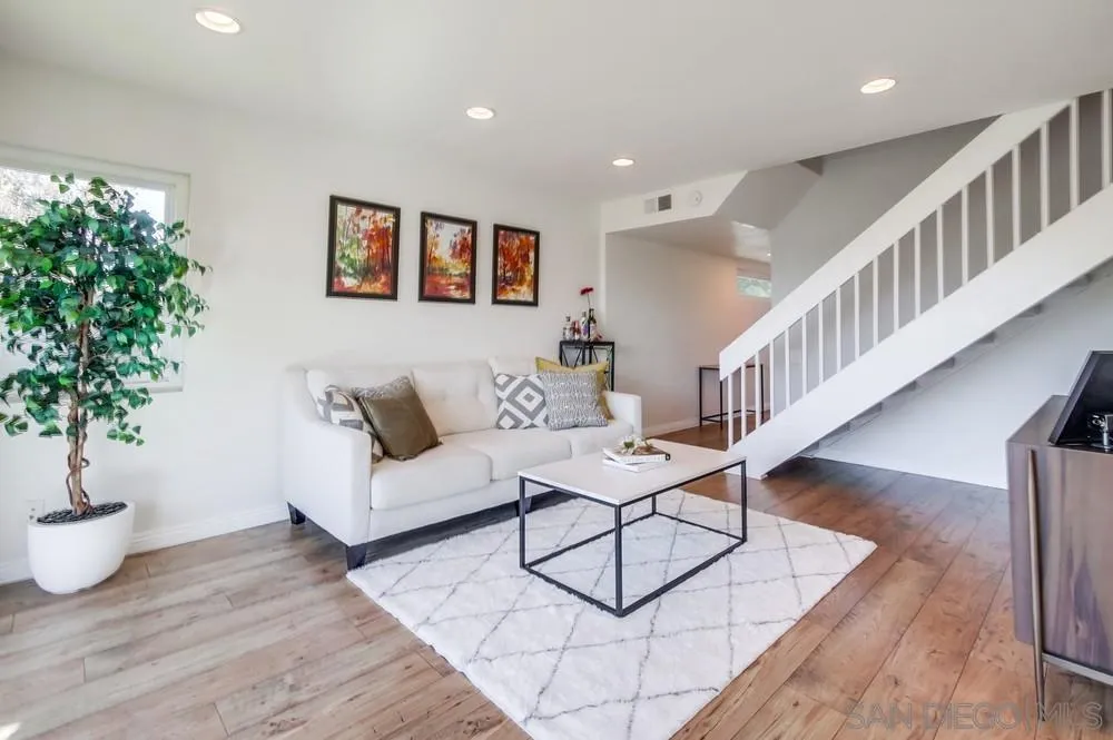Photo #3: 240003697 Listing 