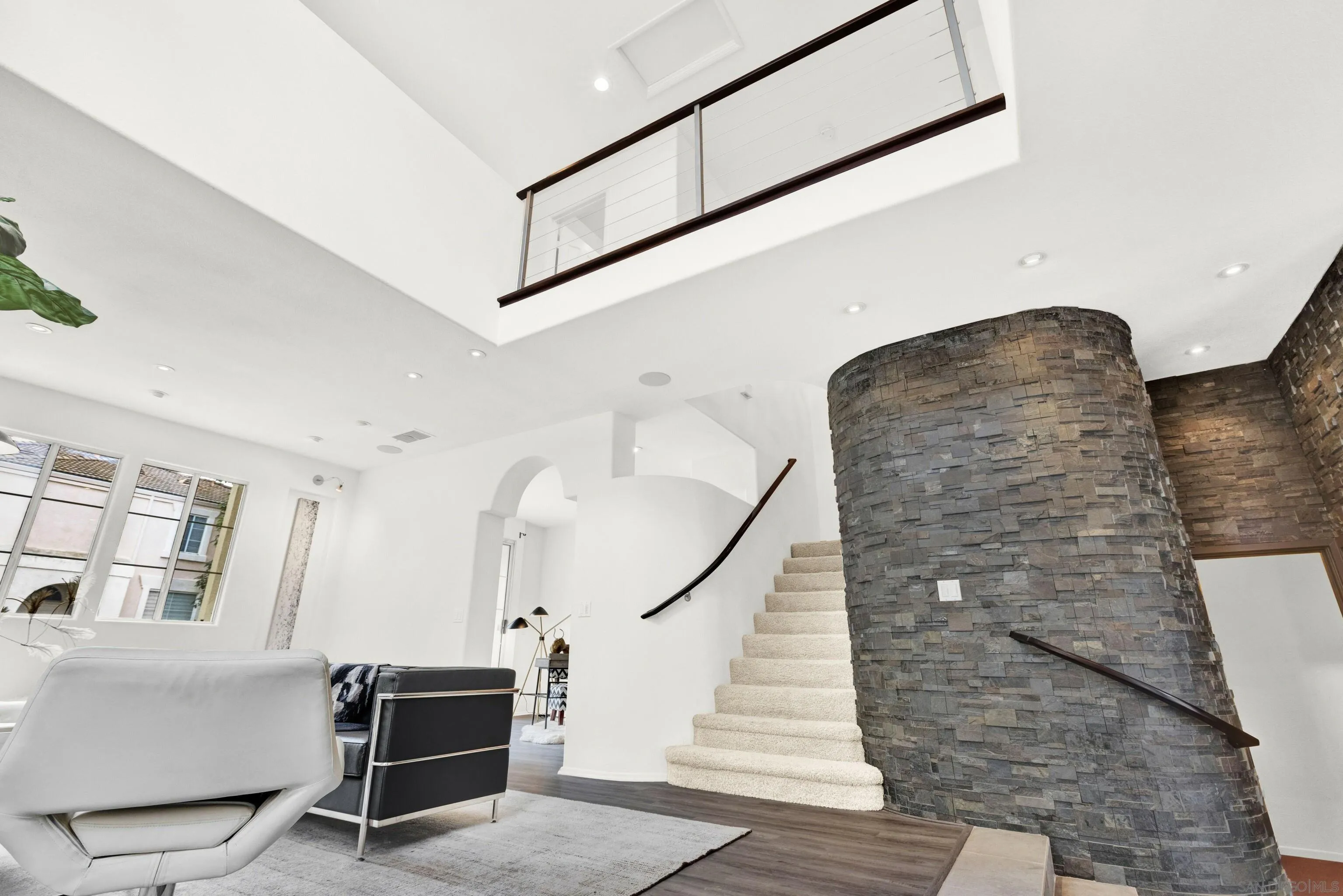 Photo #6: 240003753 Listing 