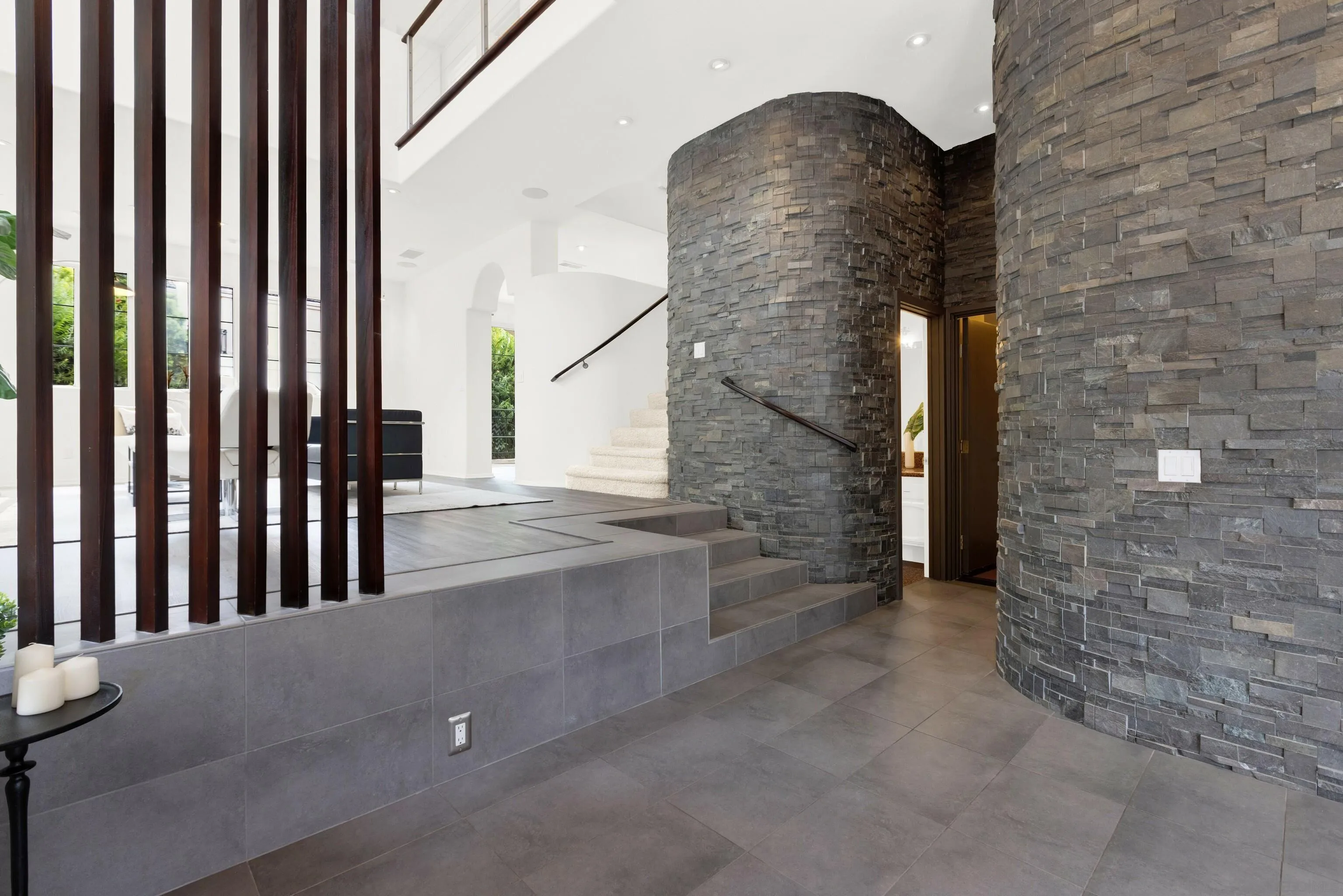 Photo #5: 240003753 Listing 