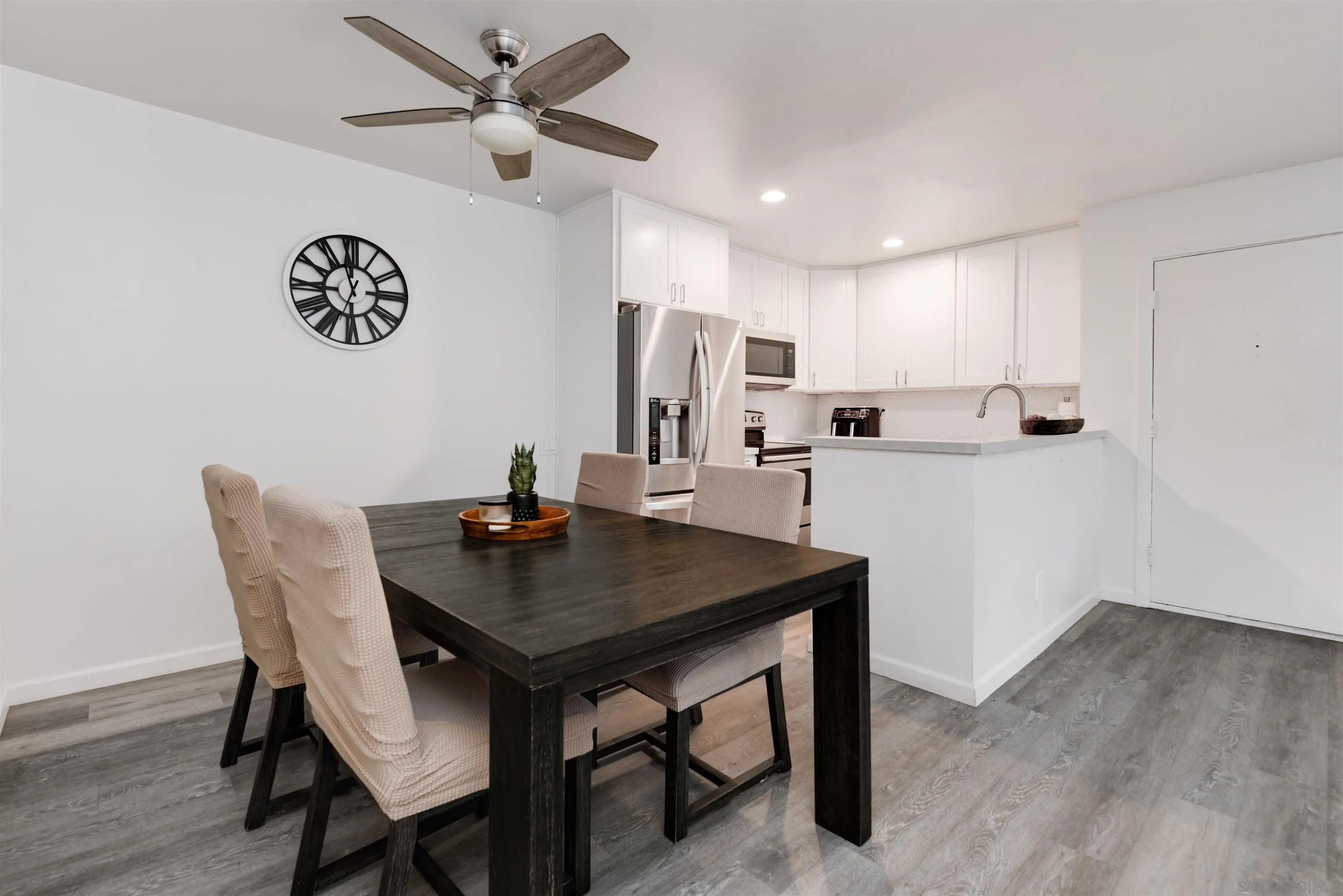 Photo #3: 240003775 Listing 