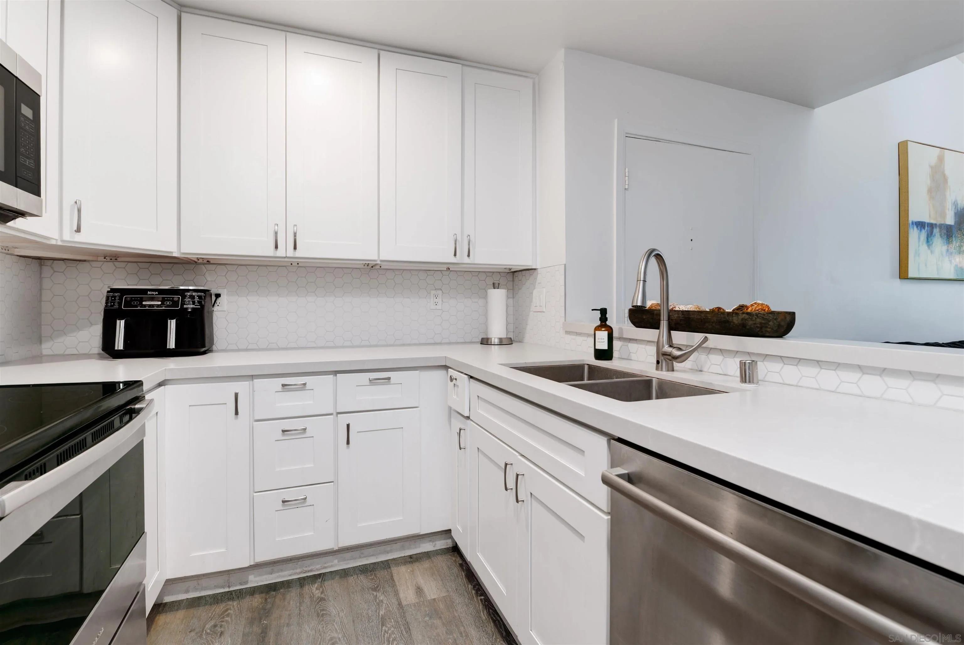 Photo #5: 240003775 Listing 