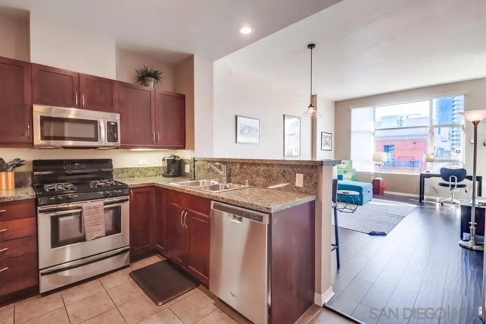 Photo #4: 240003852 Listing 