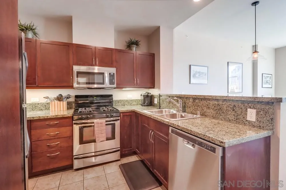 Photo #2: 240003852 Listing 