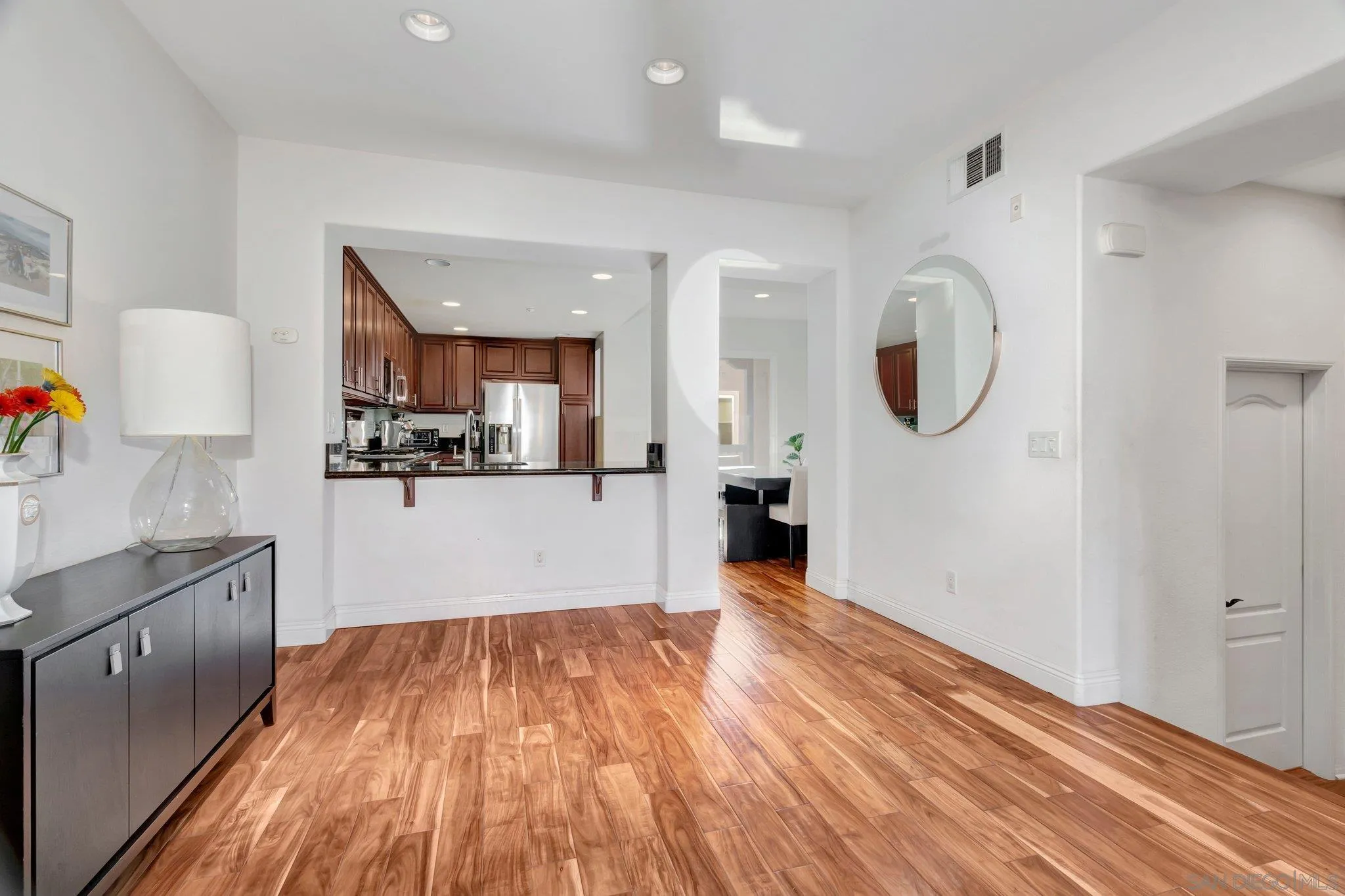 Photo #6: 240003881 Listing 