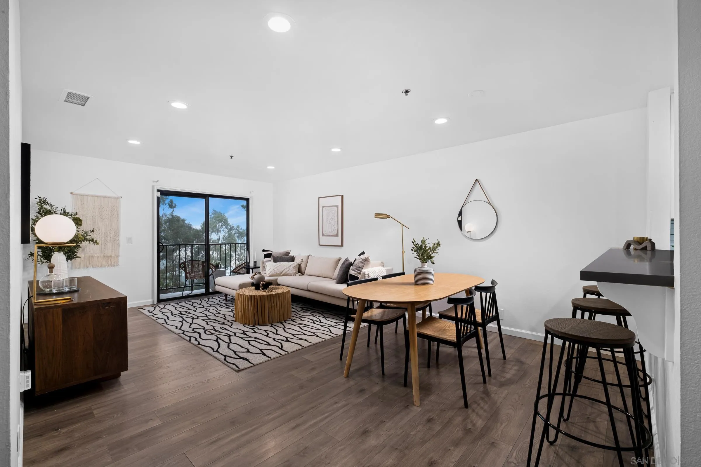 Photo #3: 240003938 Listing 