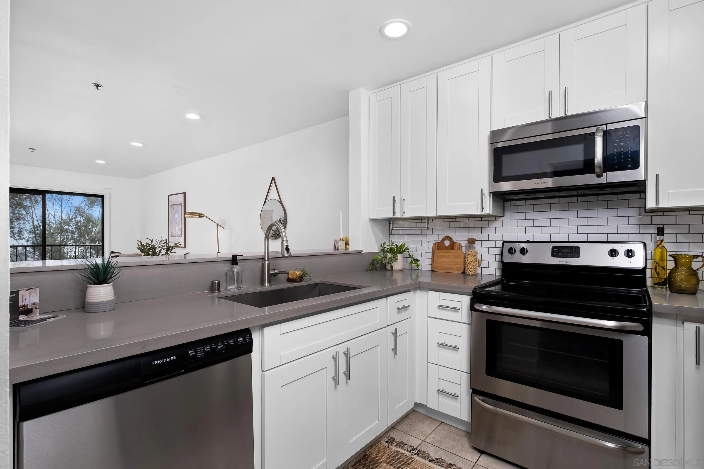 Photo #6: 240003938 Listing 