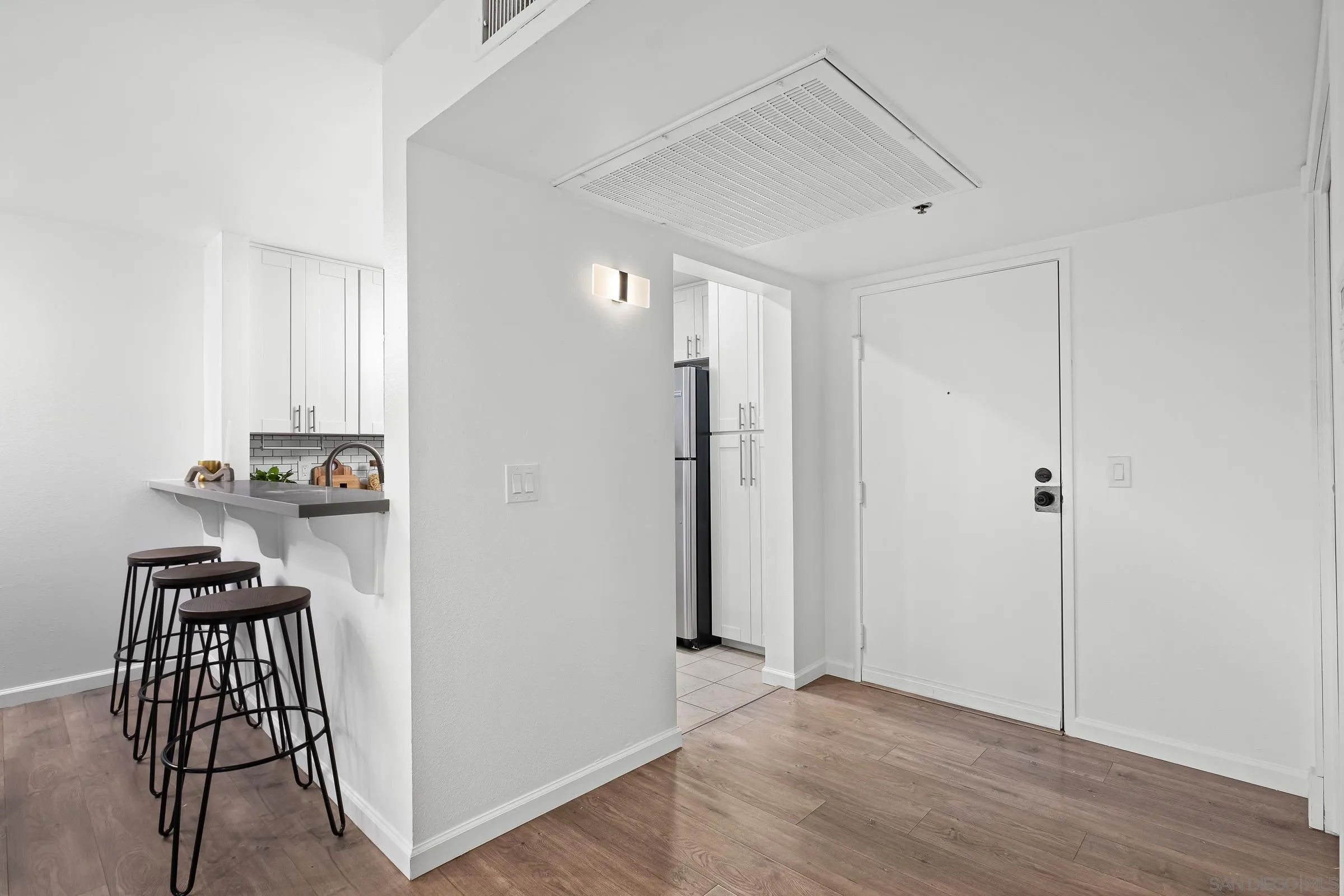 Photo #4: 240003938 Listing 