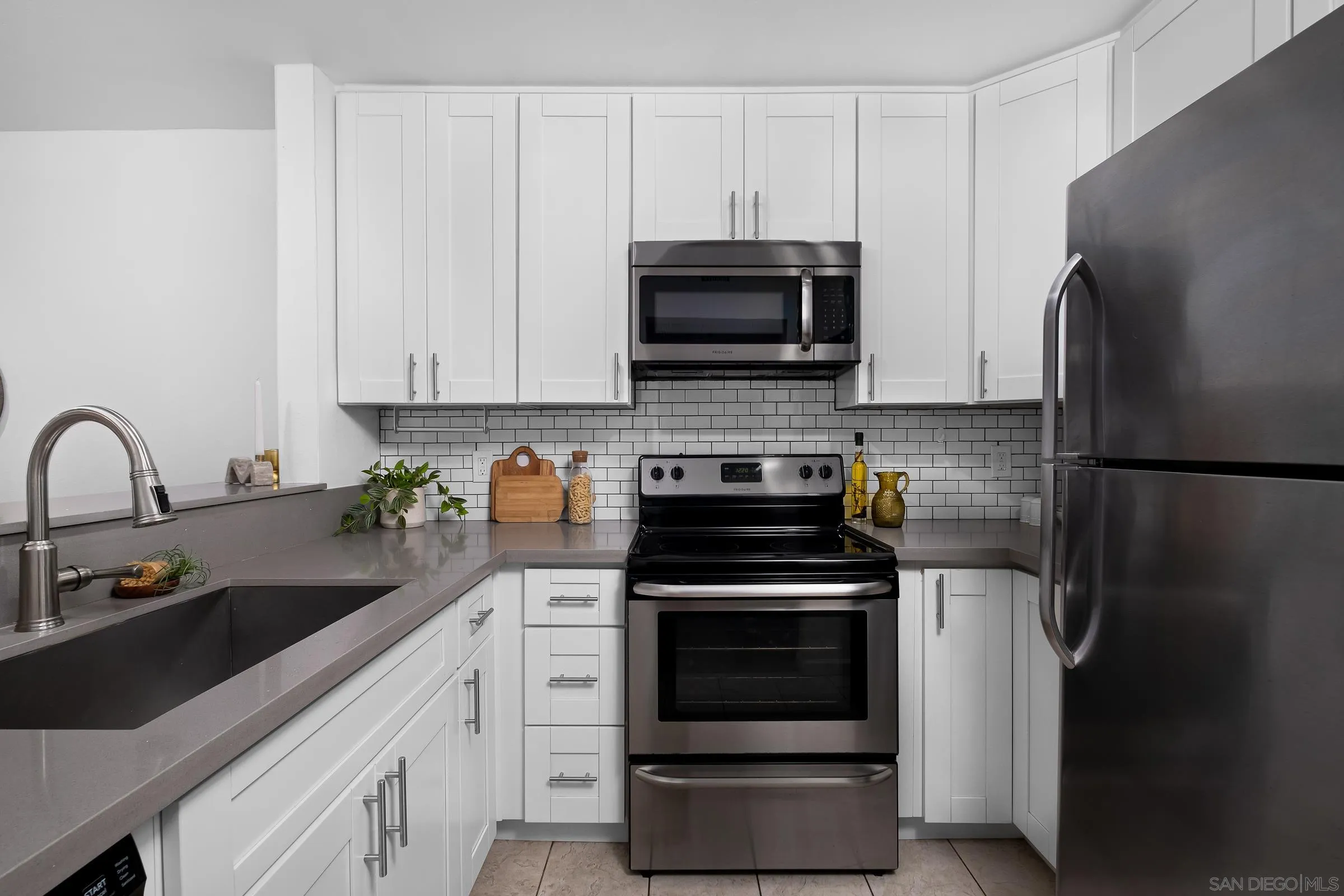 Photo #5: 240003938 Listing 
