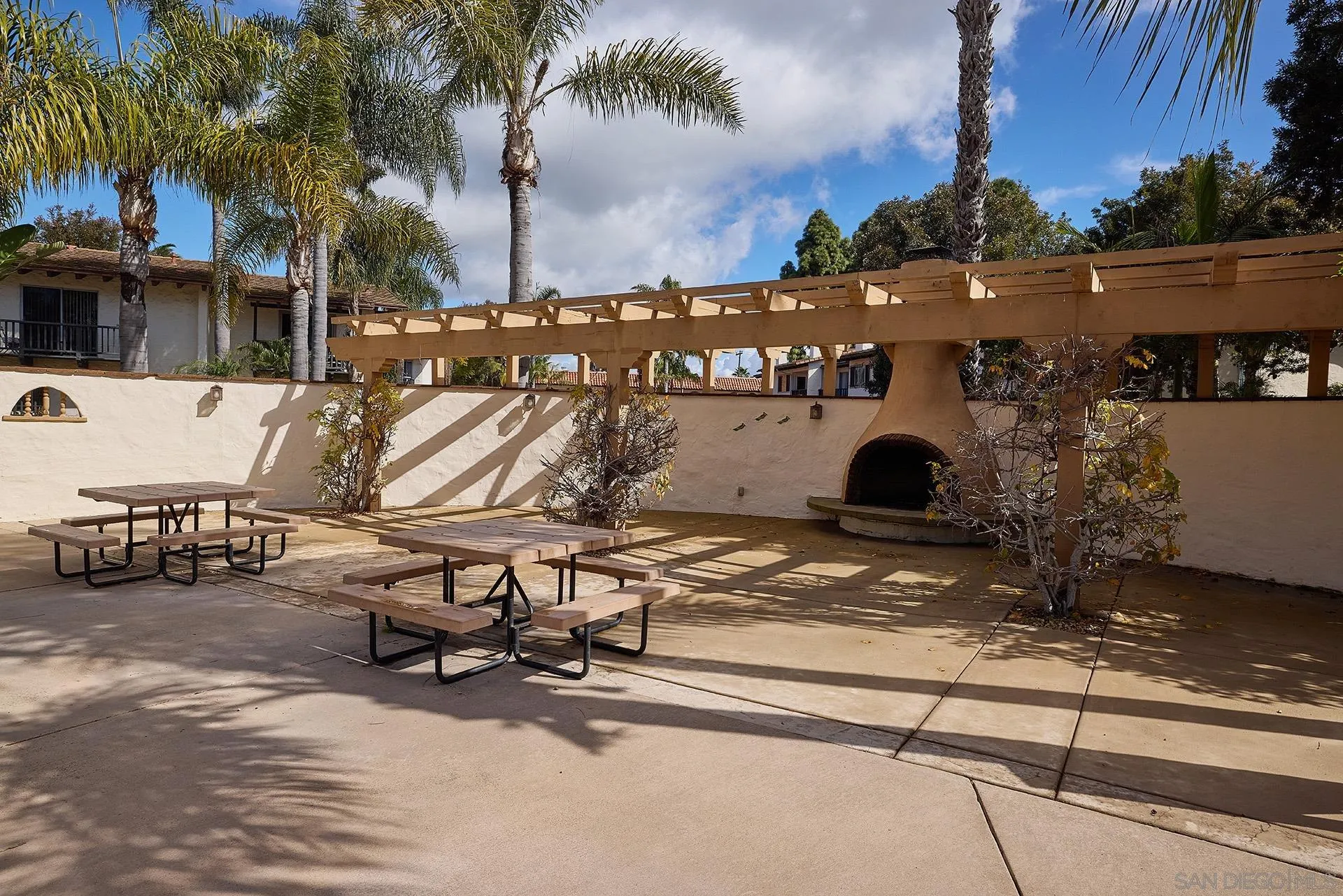Photo #2: 240003965 Listing 