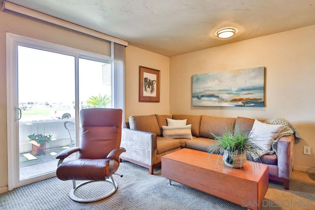 Photo #4: 240003989 Listing 