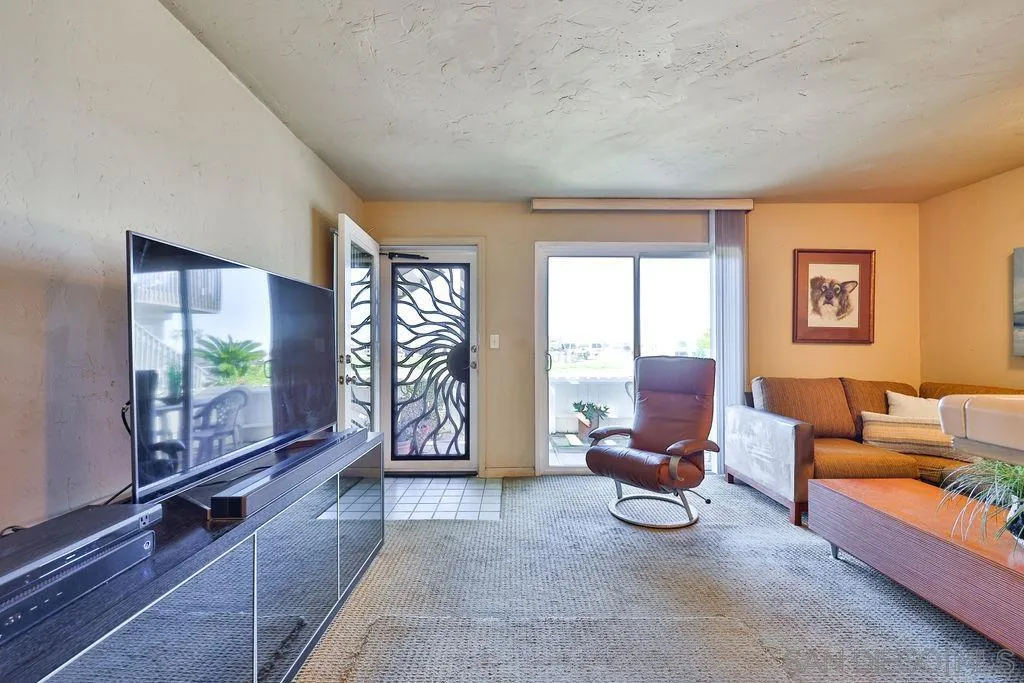 Photo #6: 240003989 Listing 