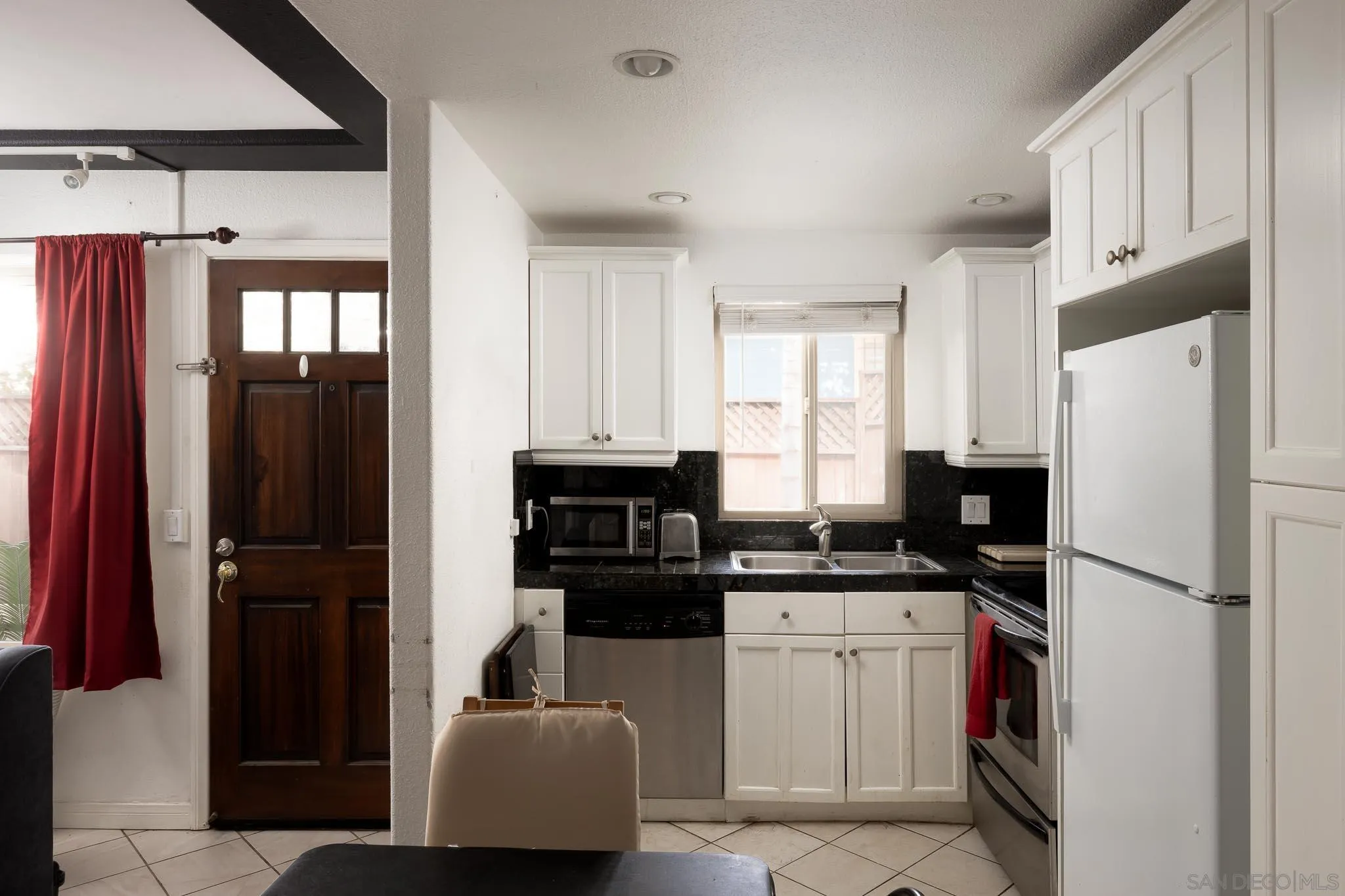 Photo #2: 240004031 Listing 