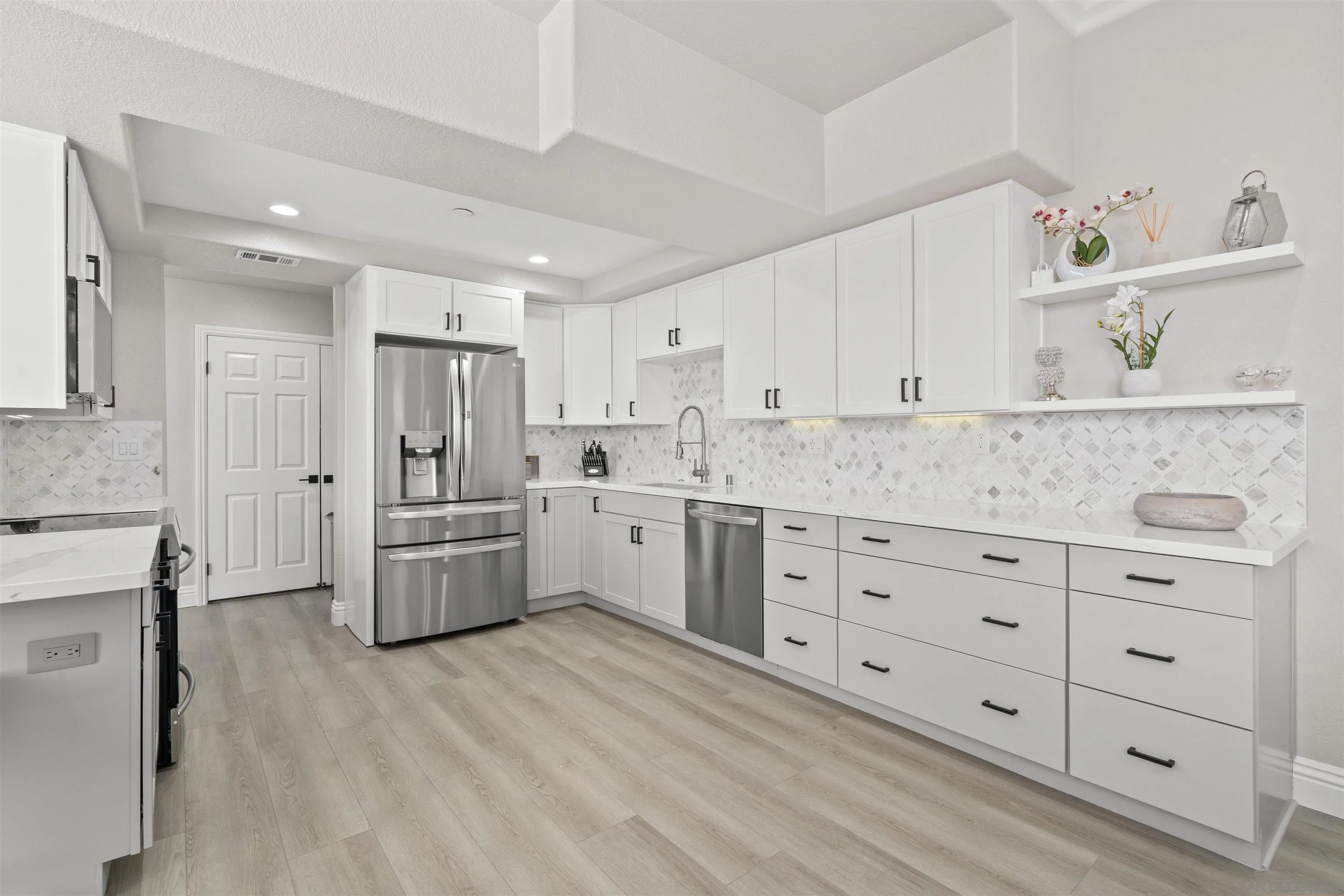 Photo #6: 240004300 Listing 