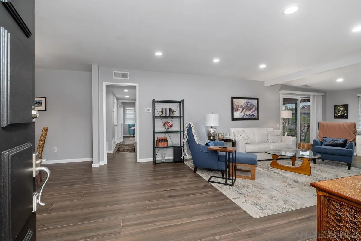 Photo #4: 240004311 Listing 