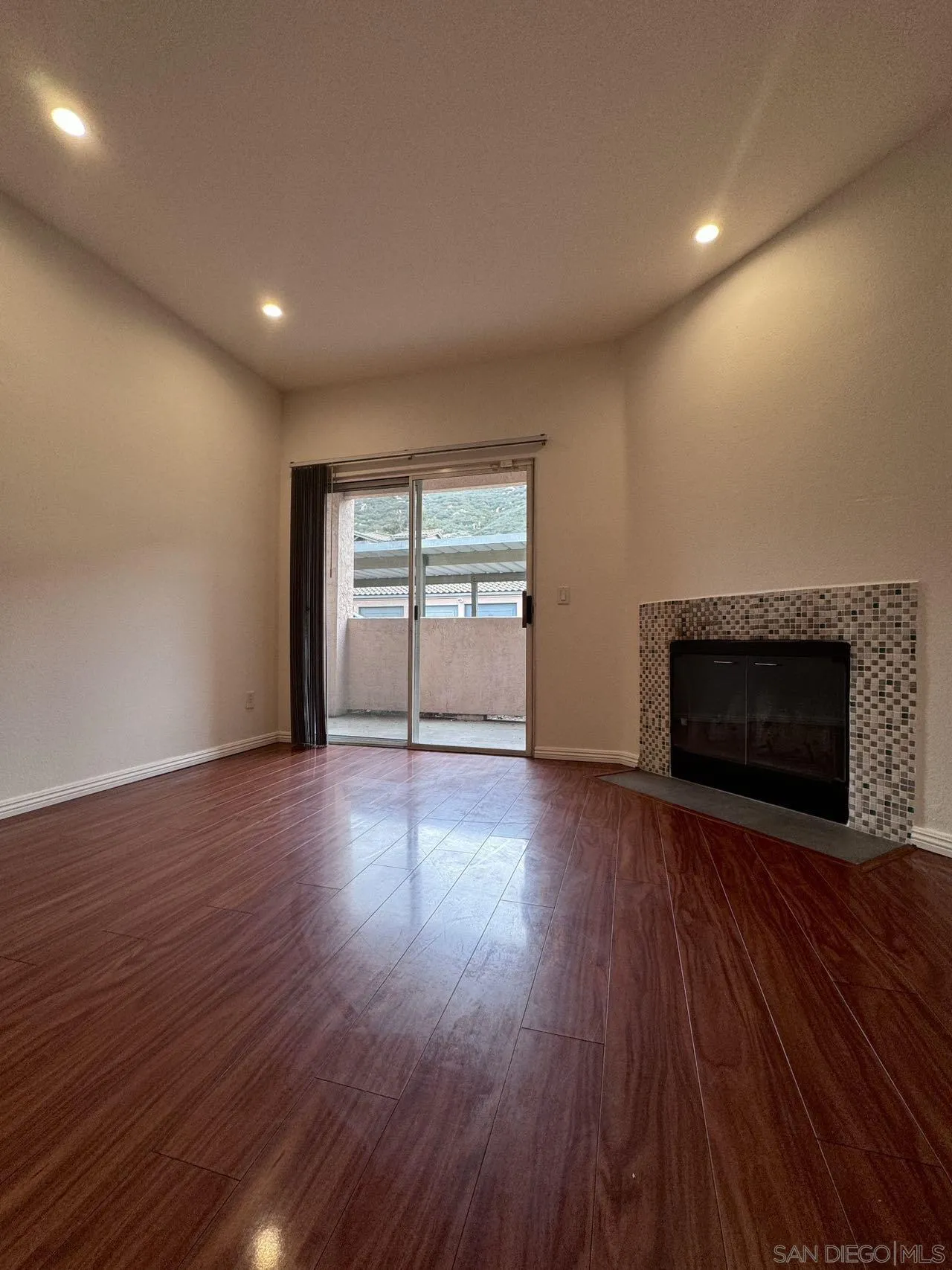 Photo #4: 240004474 Listing 