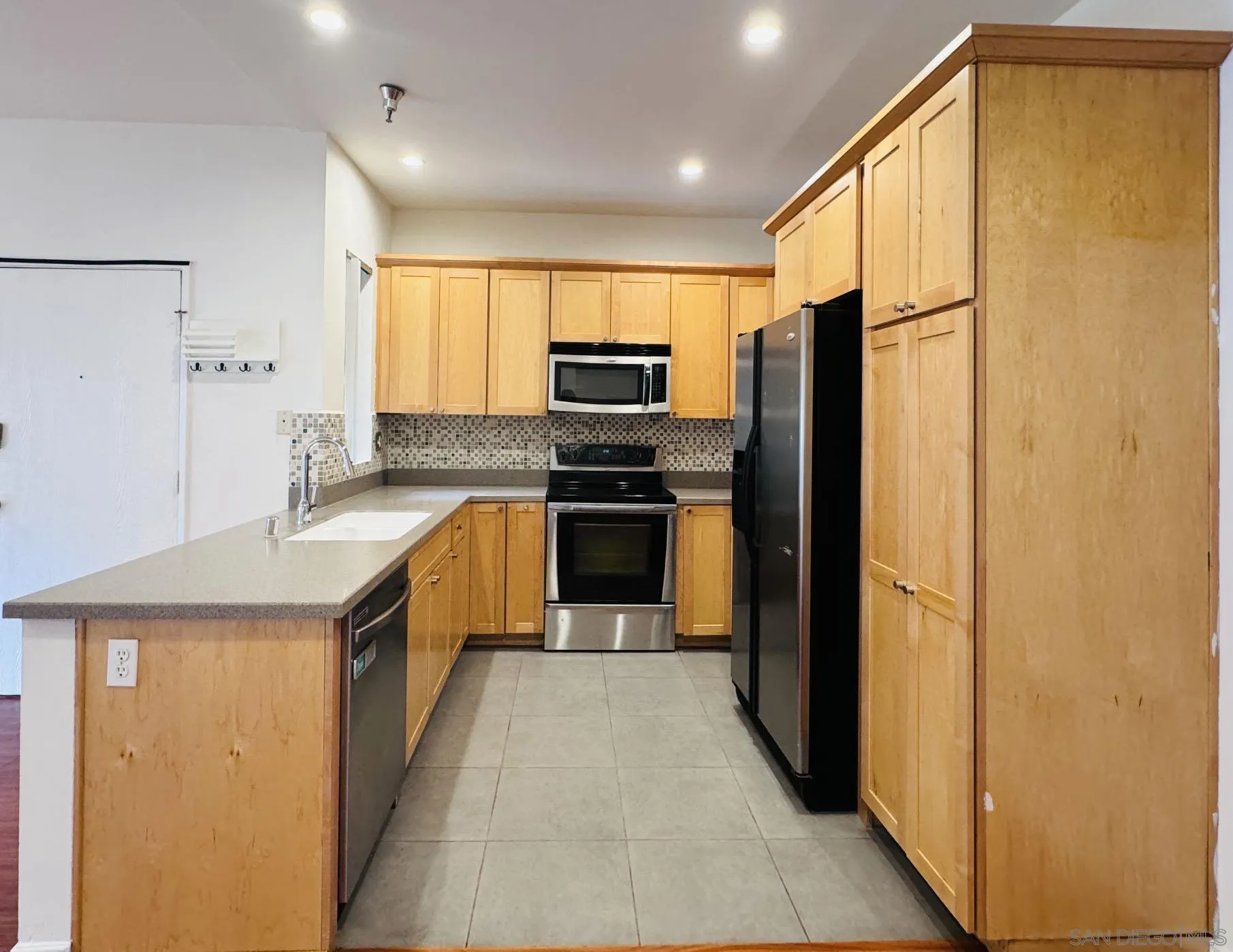 Photo #2: 240004474 Listing 