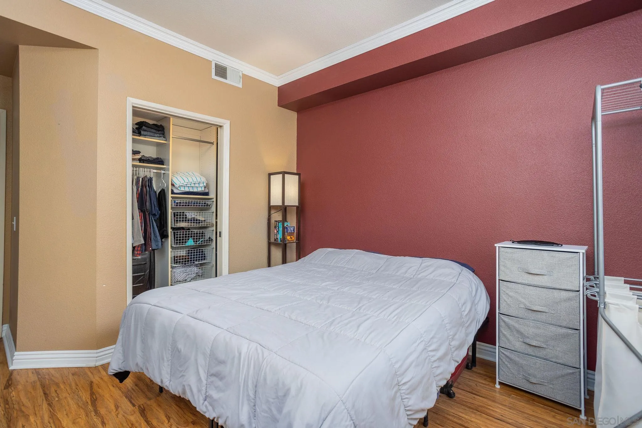 Photo #6: 240004533 Listing 