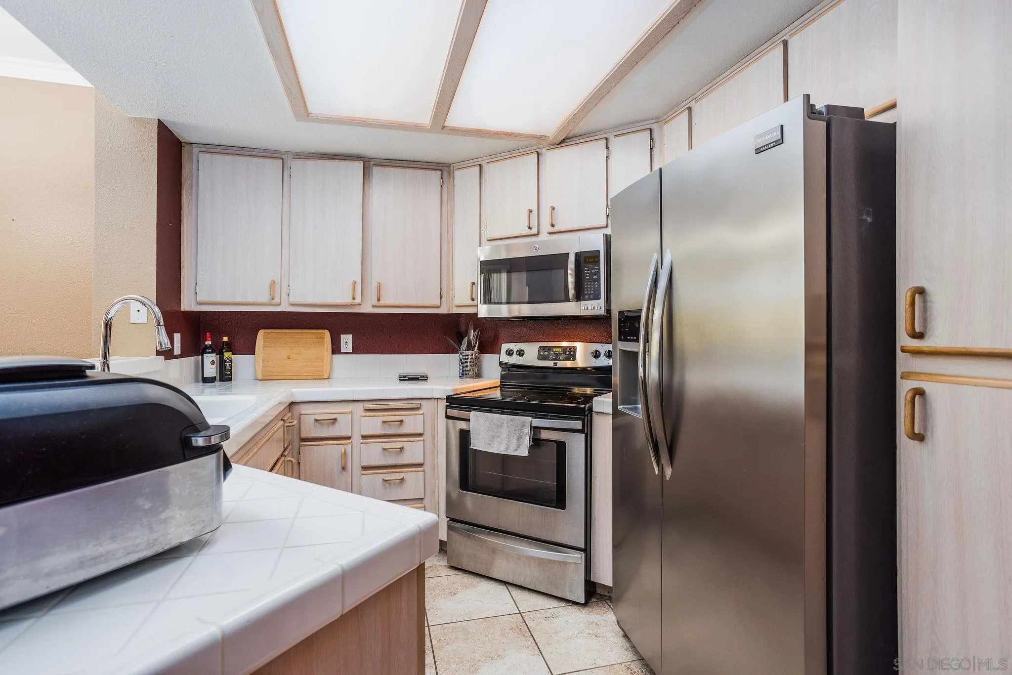Photo #4: 240004533 Listing 