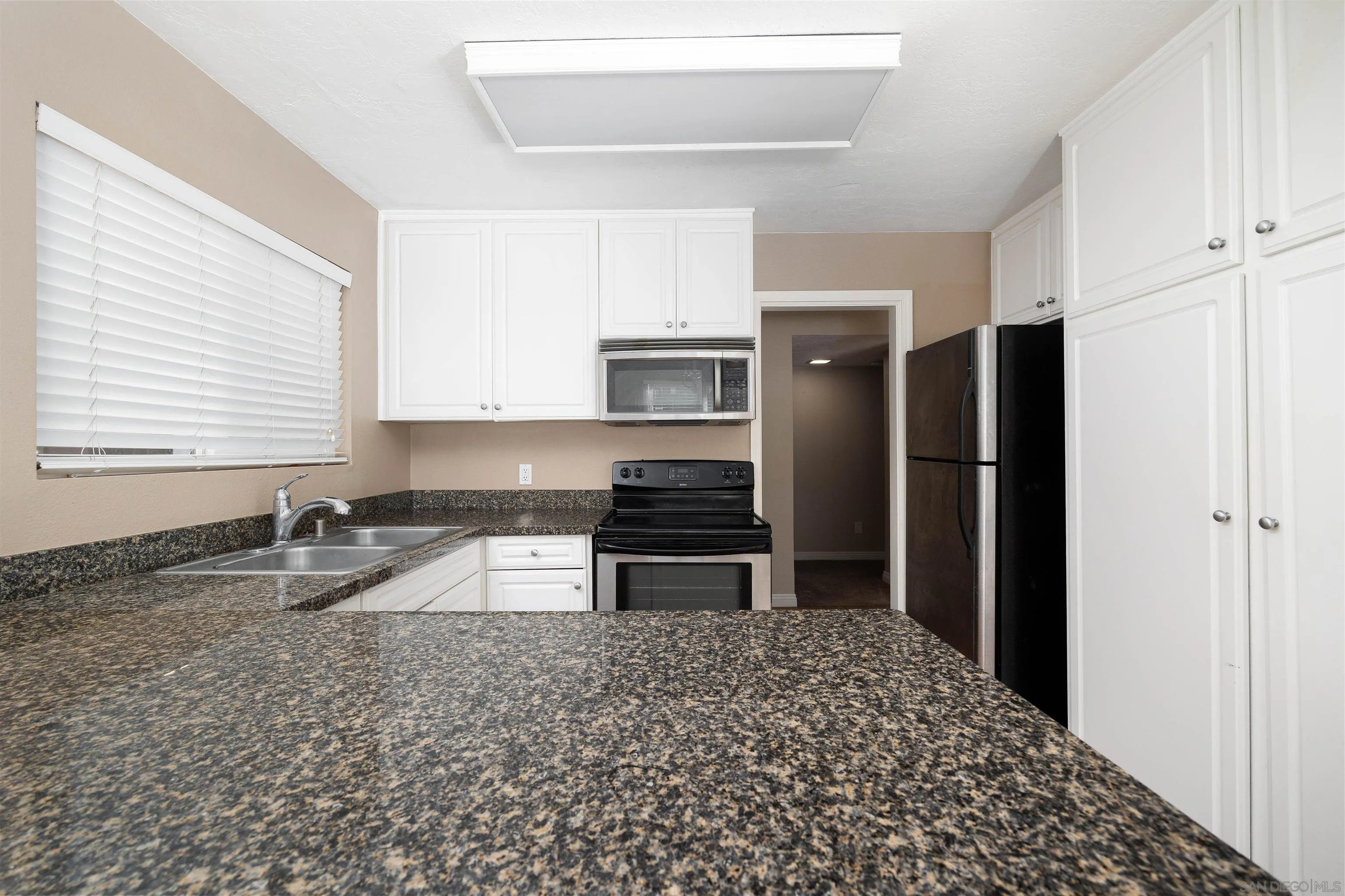 Photo #3: 240004558 Listing 