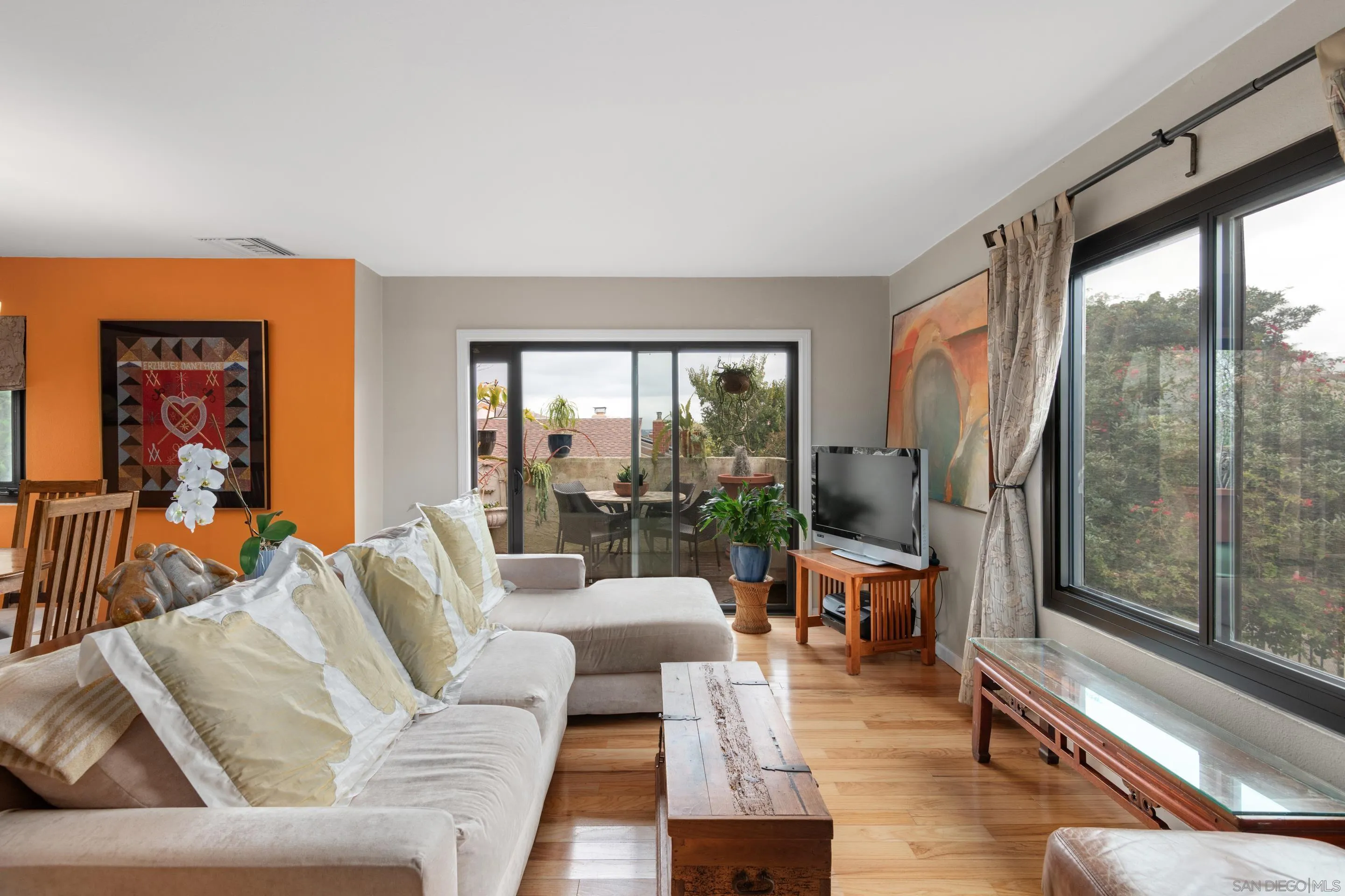 Photo #3: 240004582 Listing 