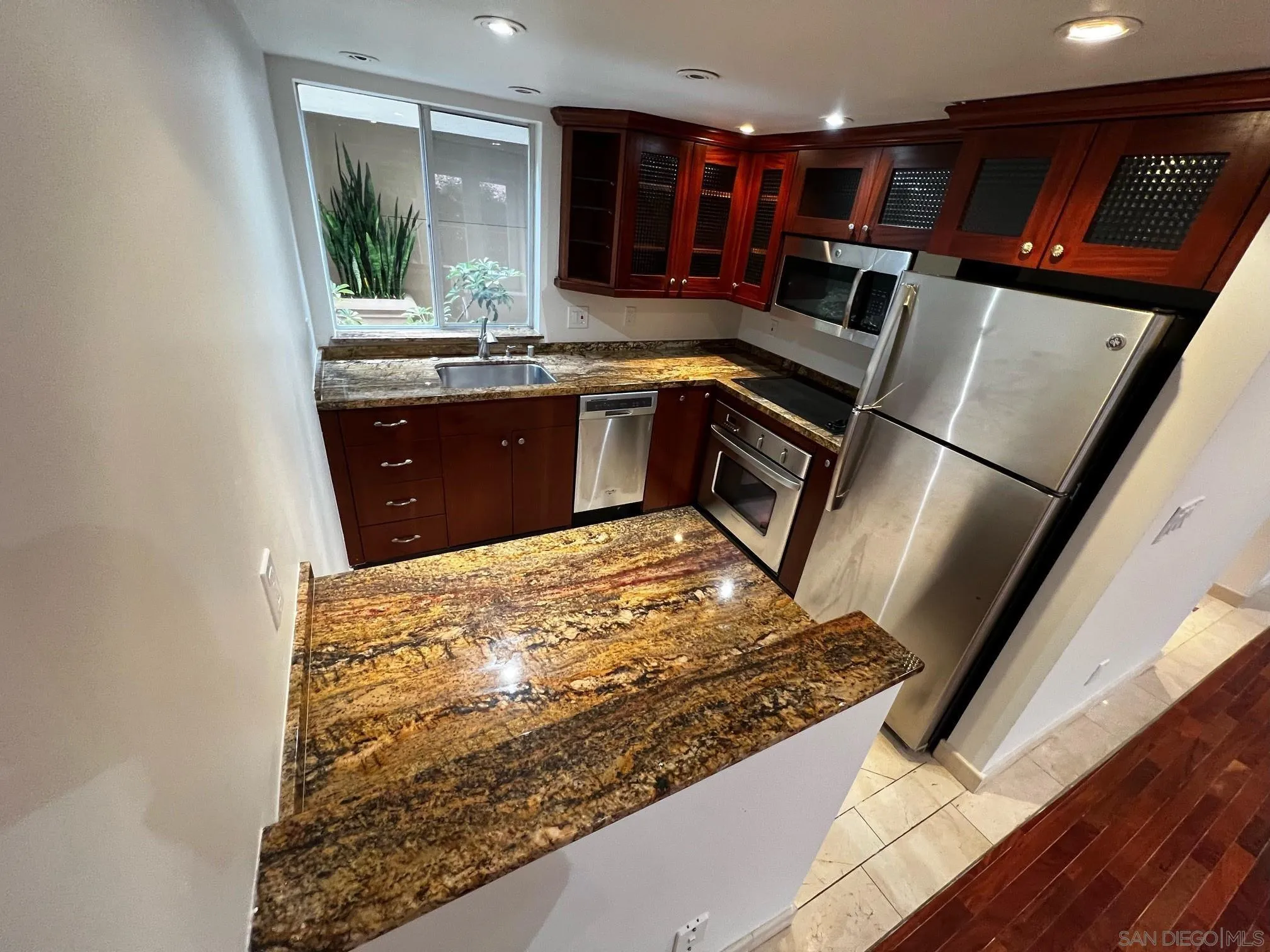 Photo #3: 240004638 Listing 