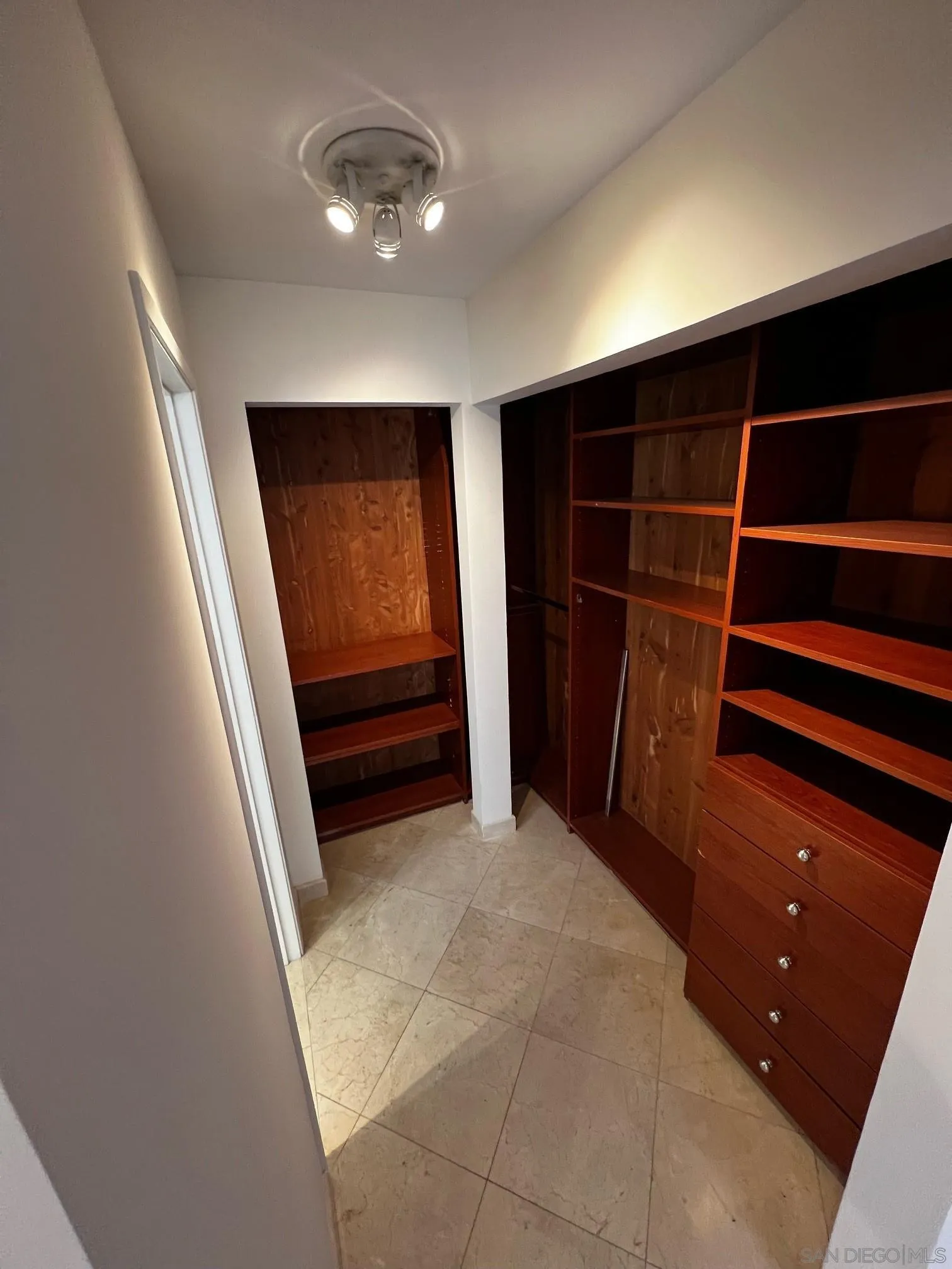 Photo #5: 240004638 Listing 