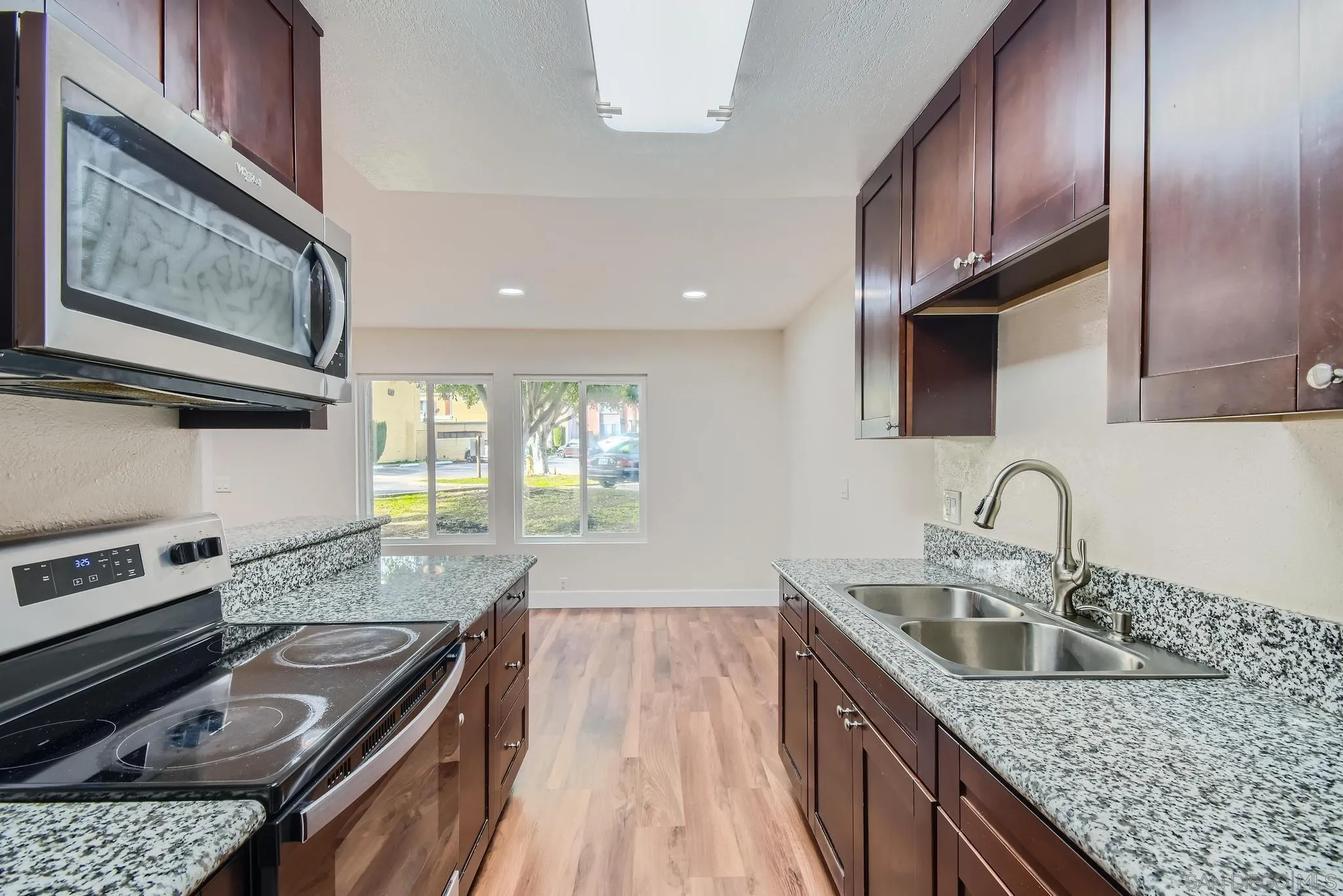 Photo #6: 240004650 Listing 