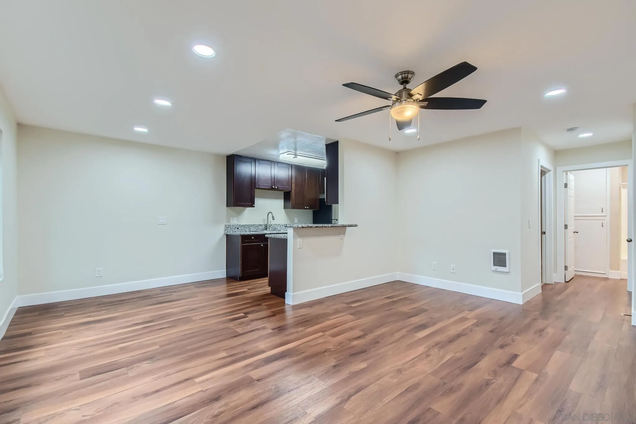 Photo #2: 240004650 Listing 
