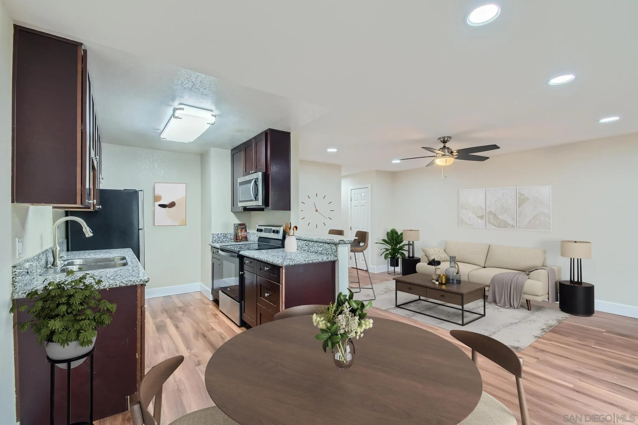 Photo #3: 240004650 Listing 