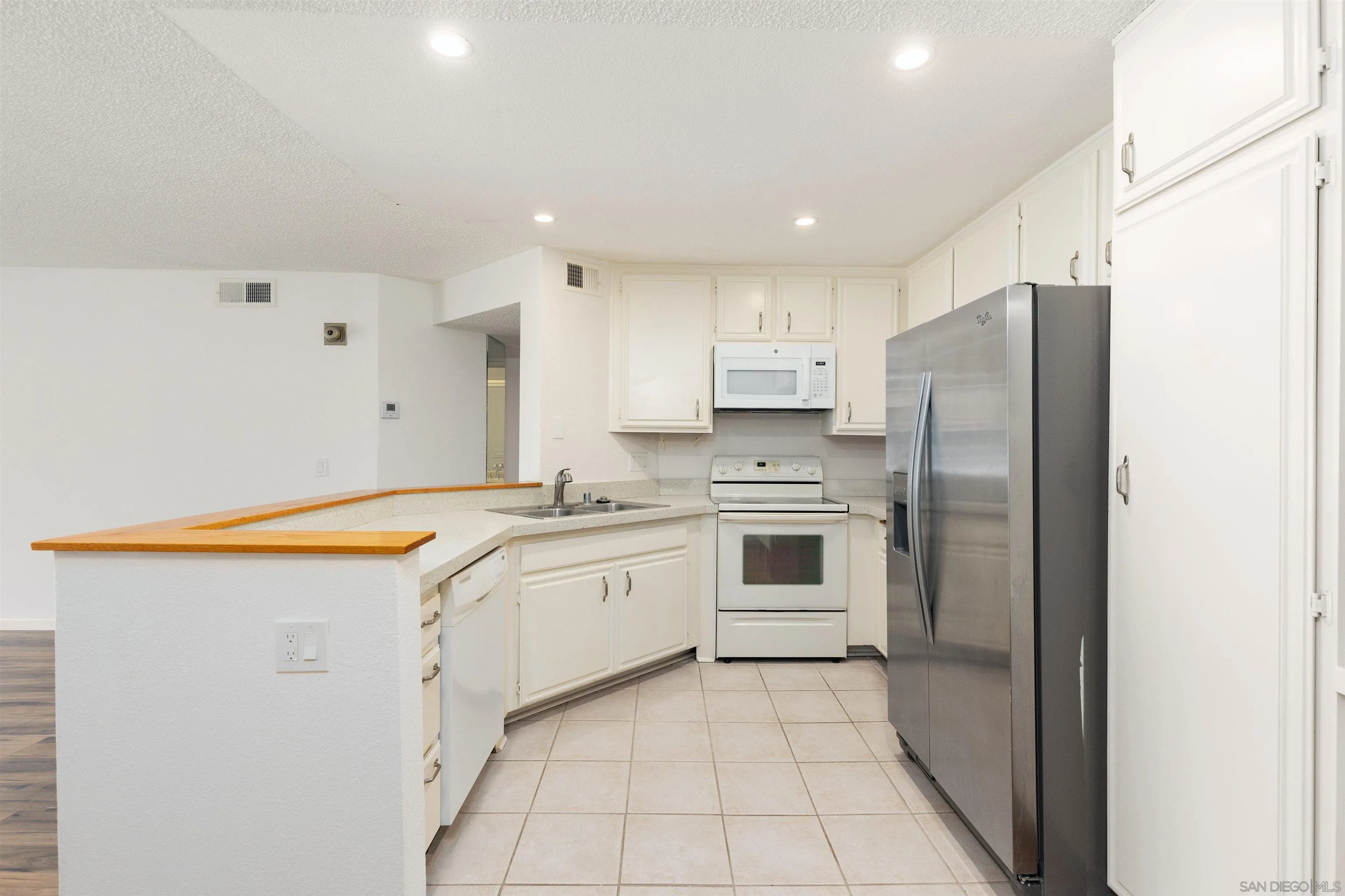 Photo #6: 240004772 Listing 