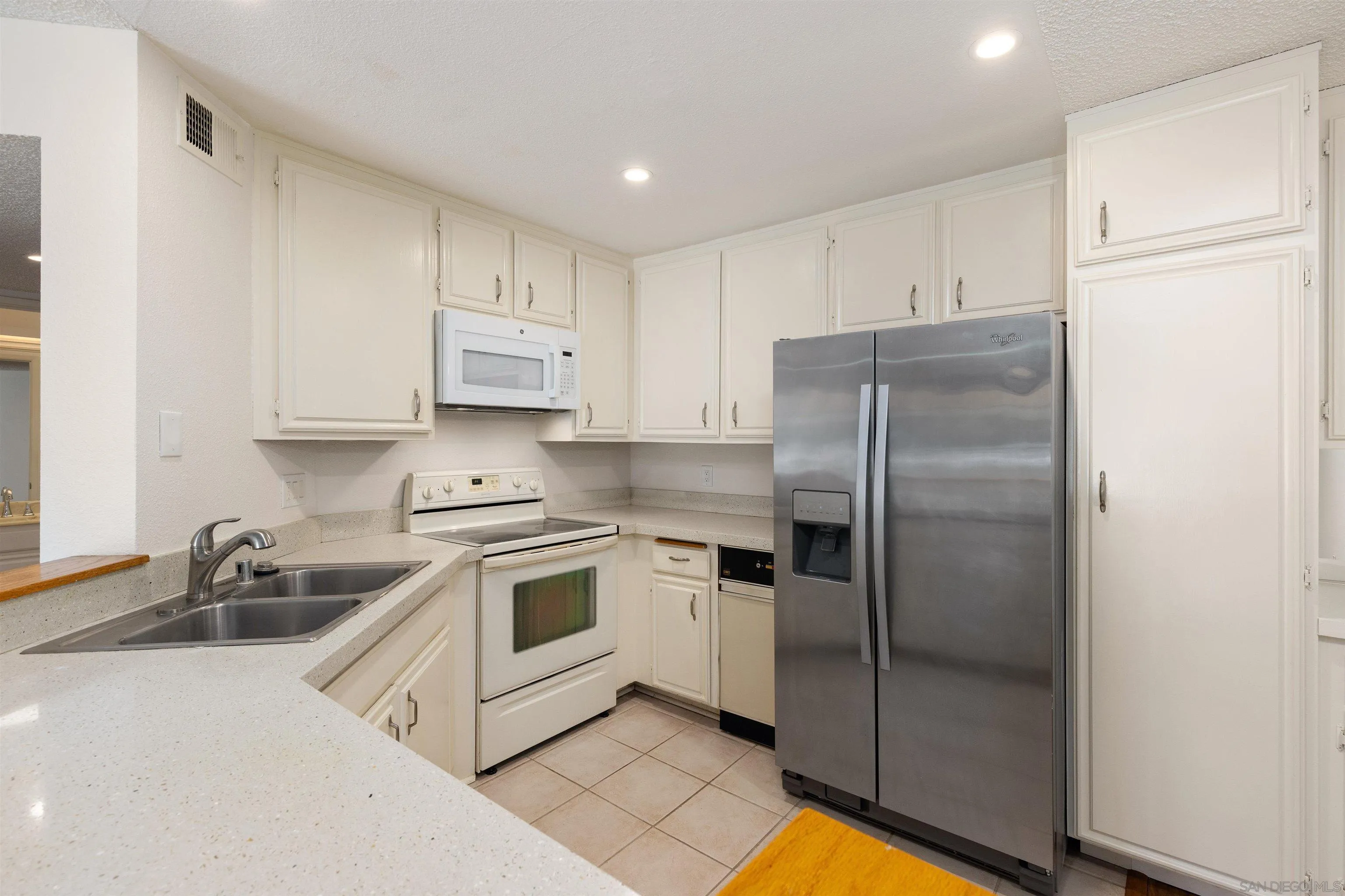 Photo #5: 240004772 Listing 