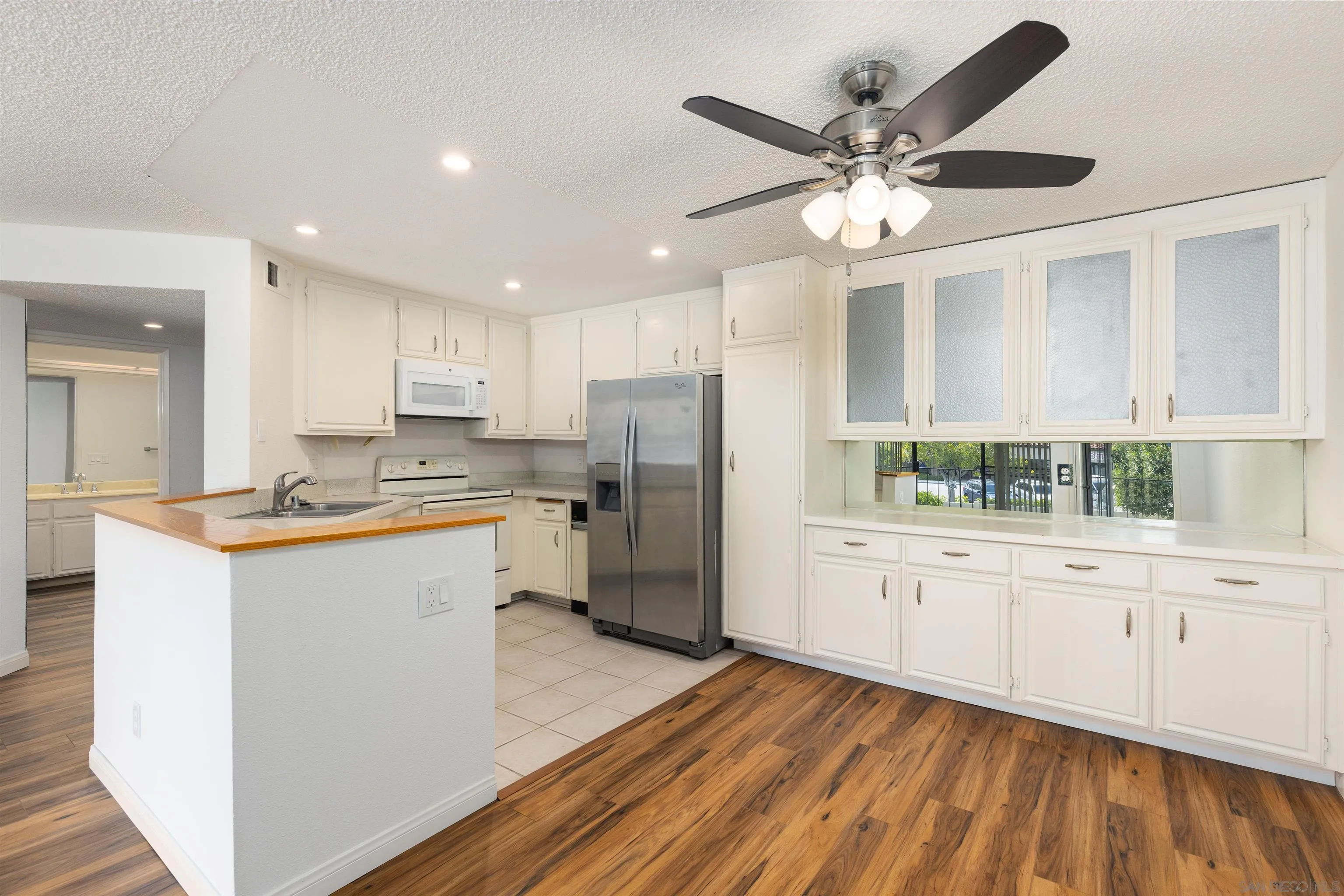 Photo #4: 240004772 Listing 