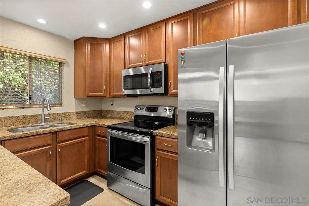 Photo #3: 240004799 Listing 