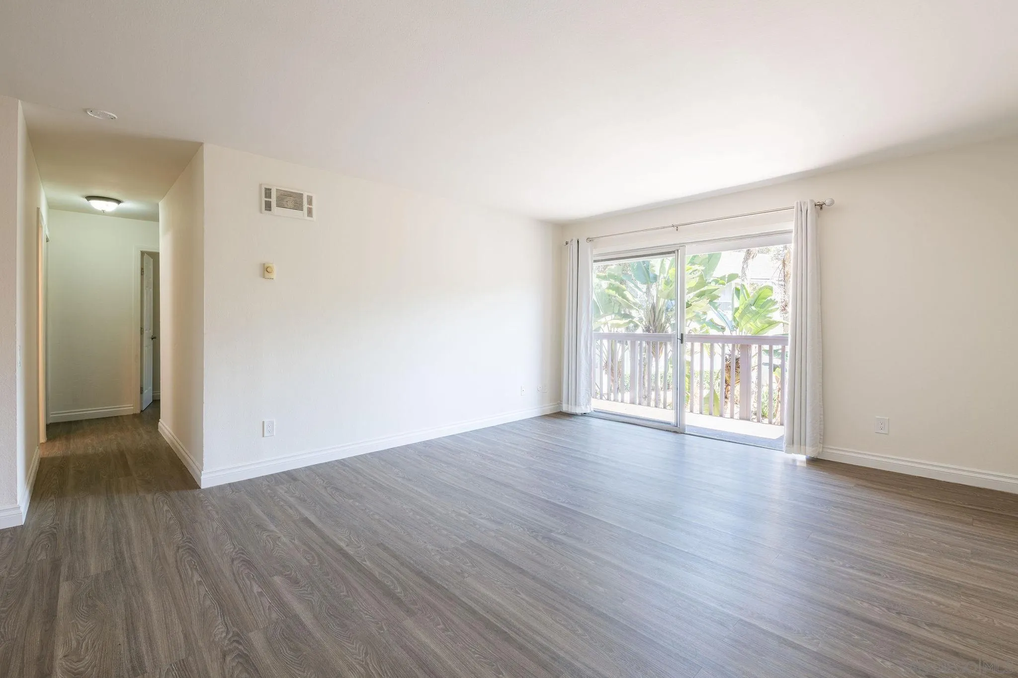 Photo #5: 240004915 Listing 