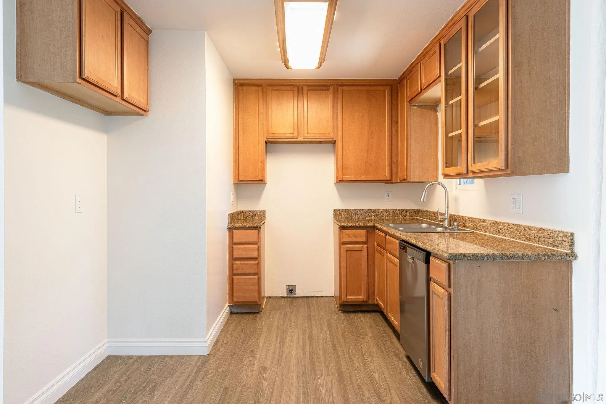 Photo #3: 240004915 Listing 