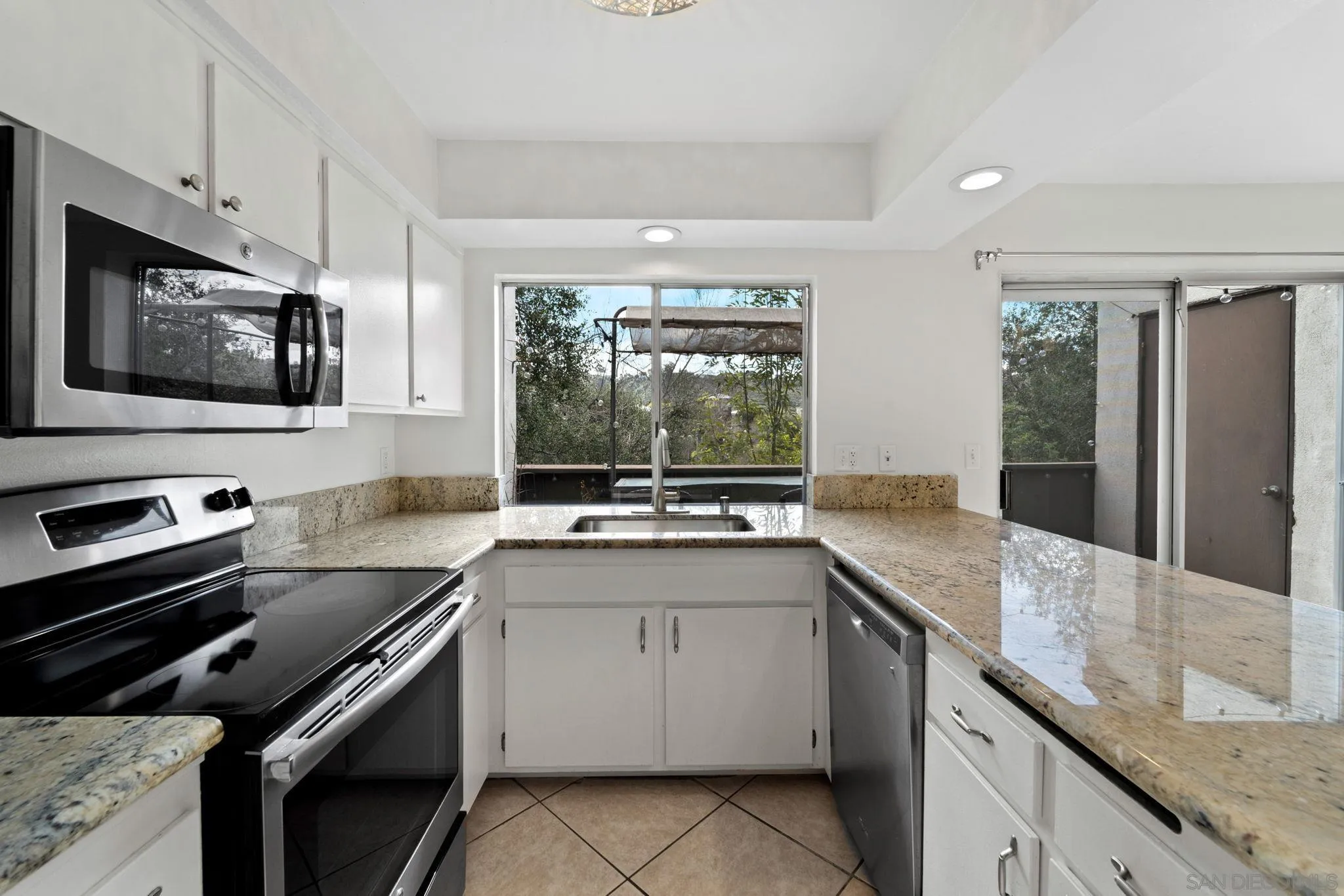 Photo #4: 240004946 Listing 