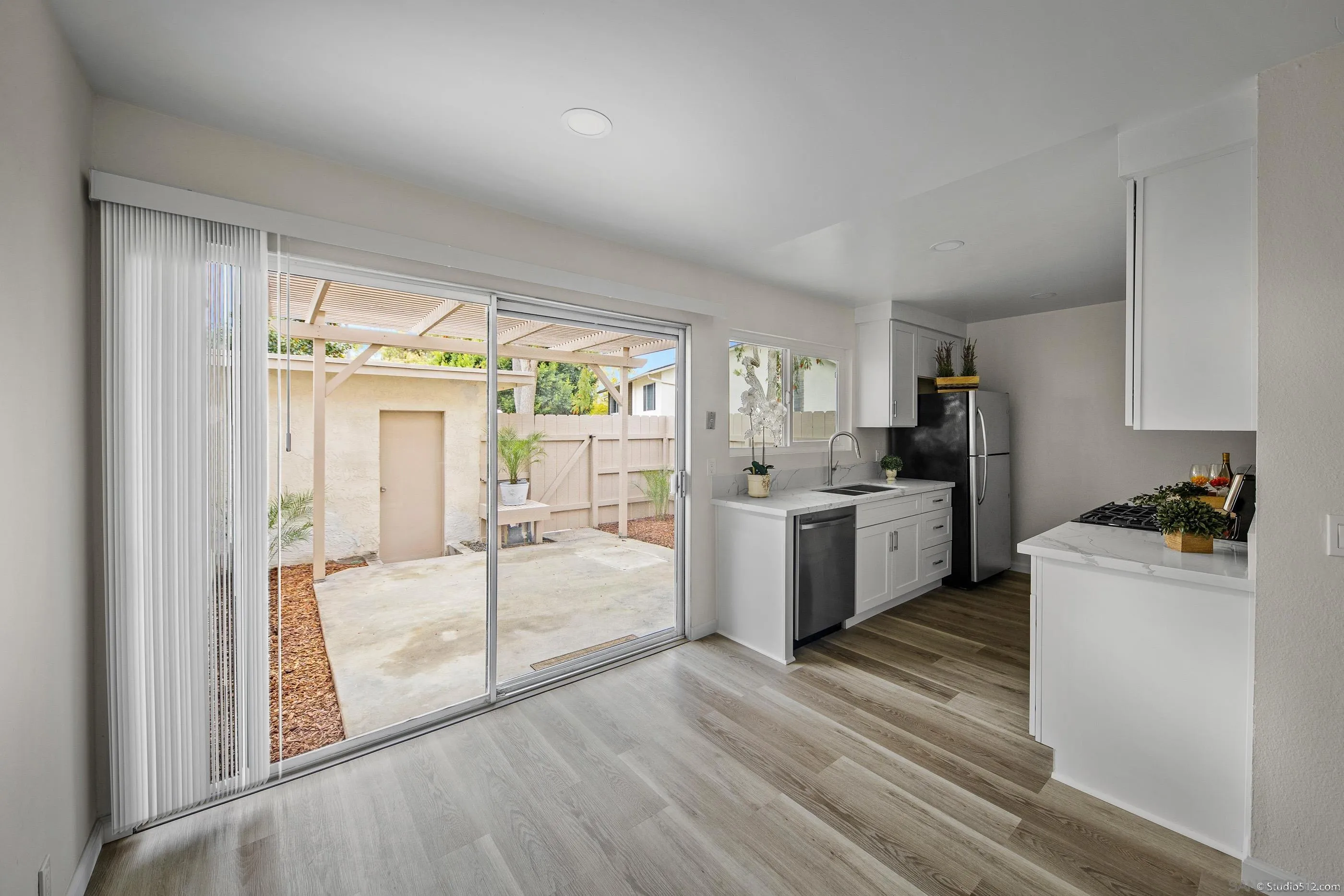 Photo #5: 240005056 Listing 