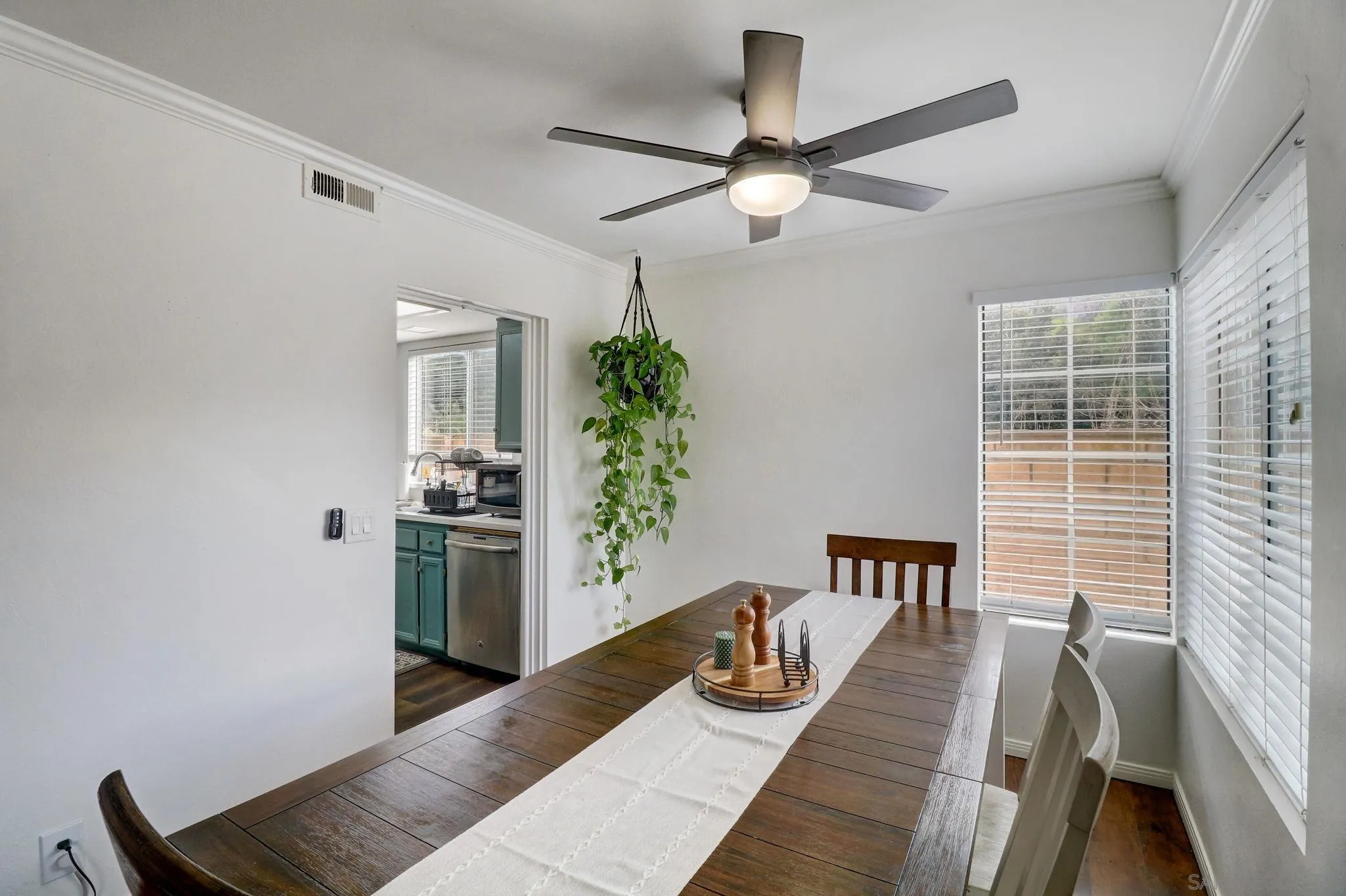 Photo #5: 240005146 Listing 