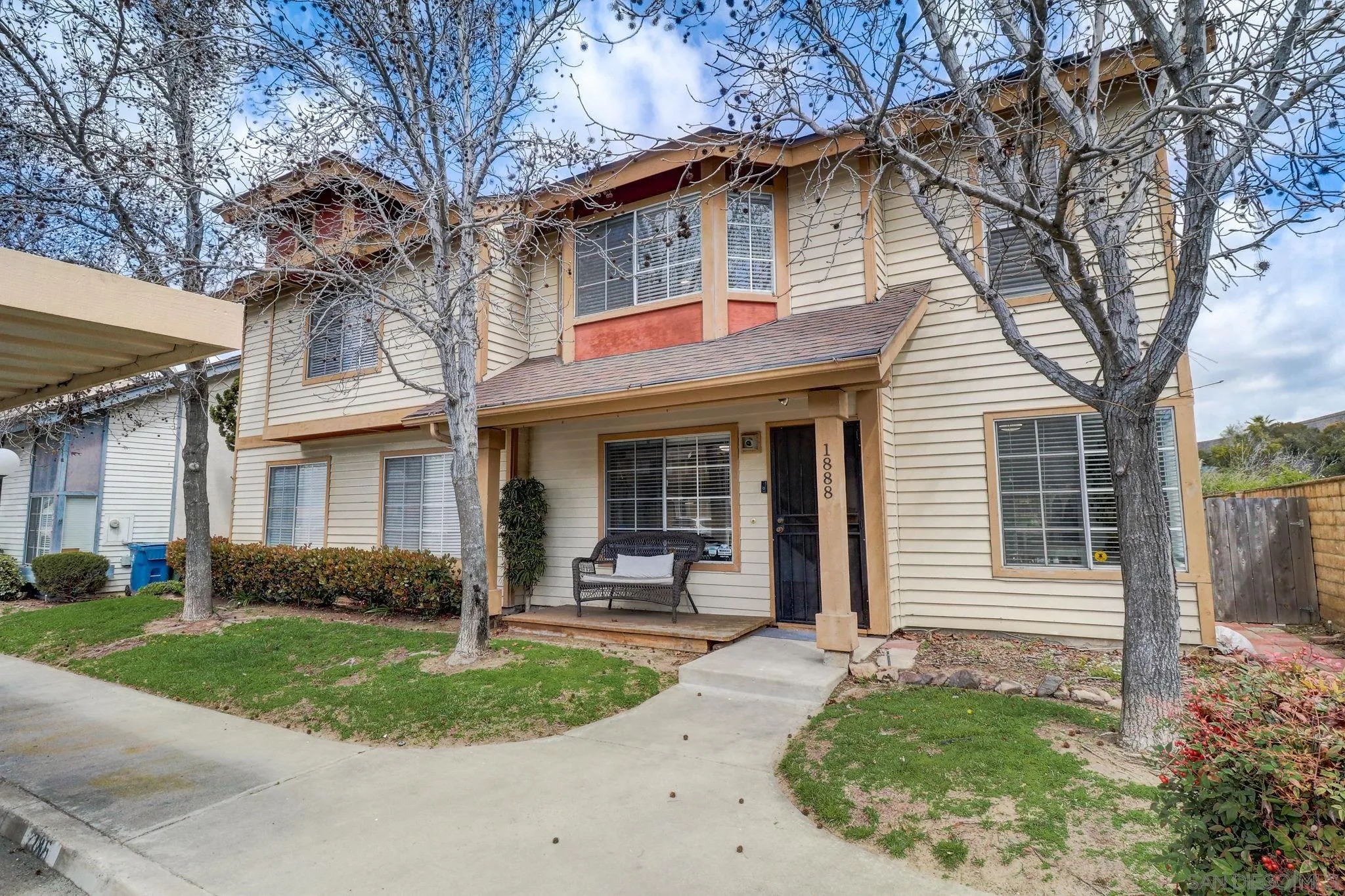 Photo #2: 240005146 Listing 