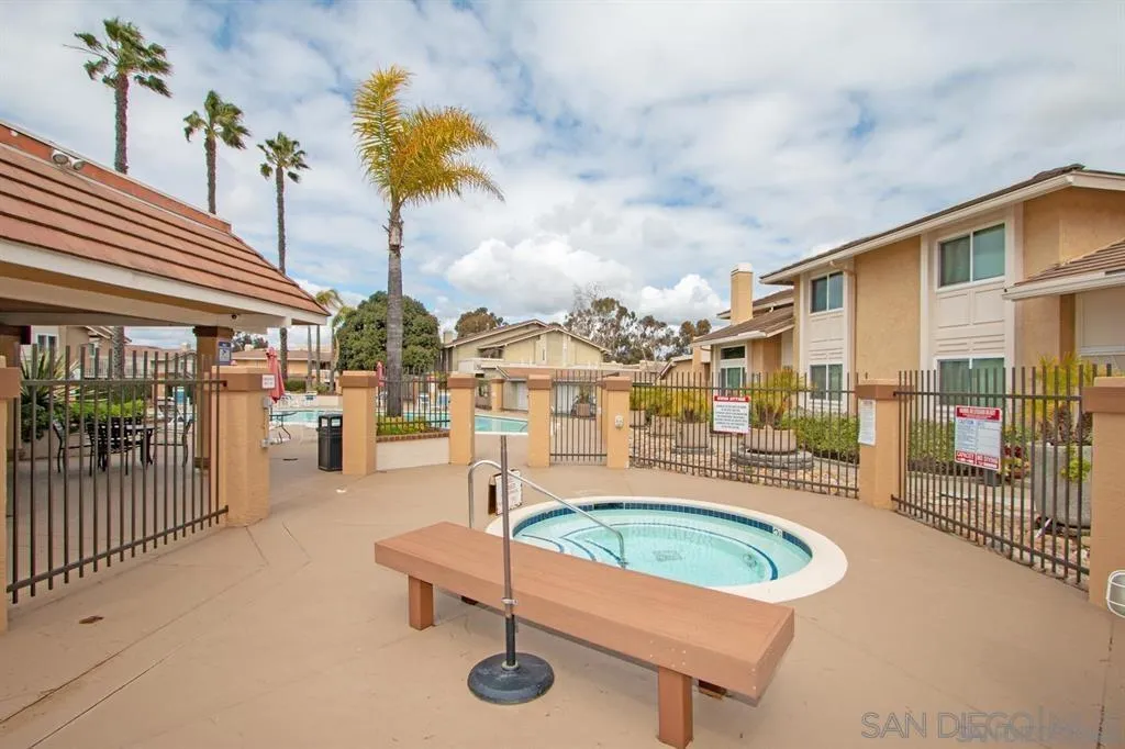 https://cdn.realtyfeed.com/cdn/127/240005159/93f4a4a33b76d642b49cc5770560dce6.webp