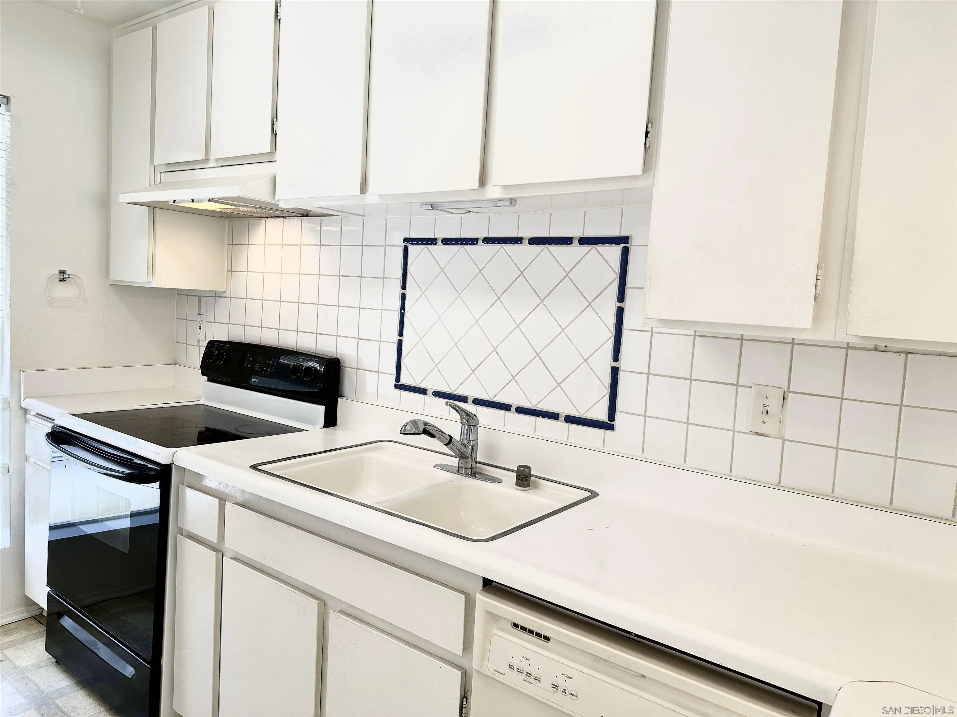 Photo #5: 240005177 Listing 