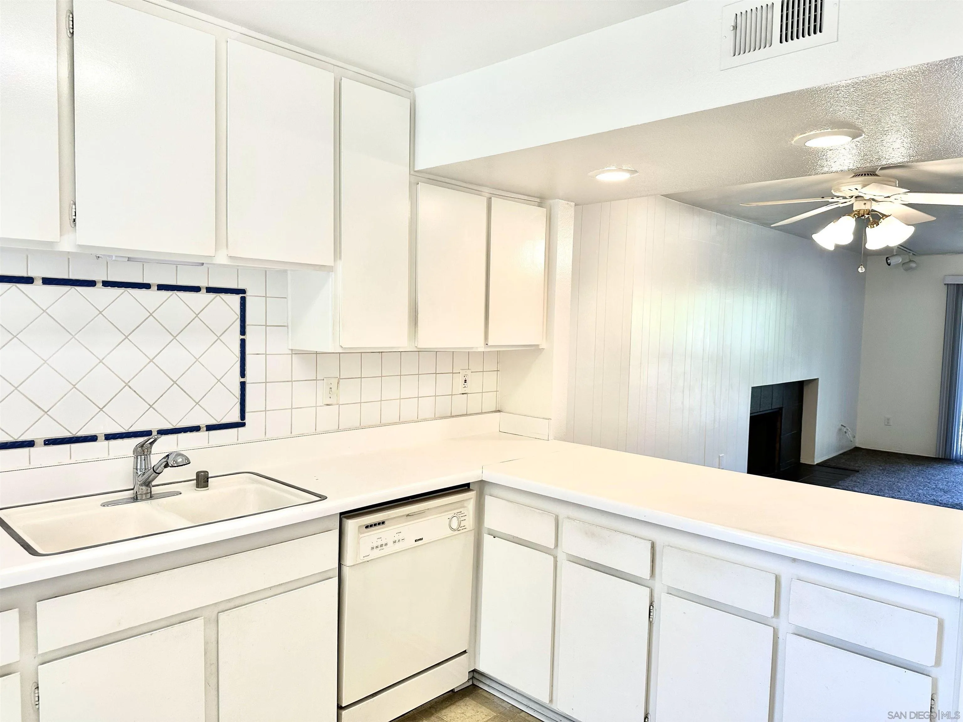 Photo #6: 240005177 Listing 