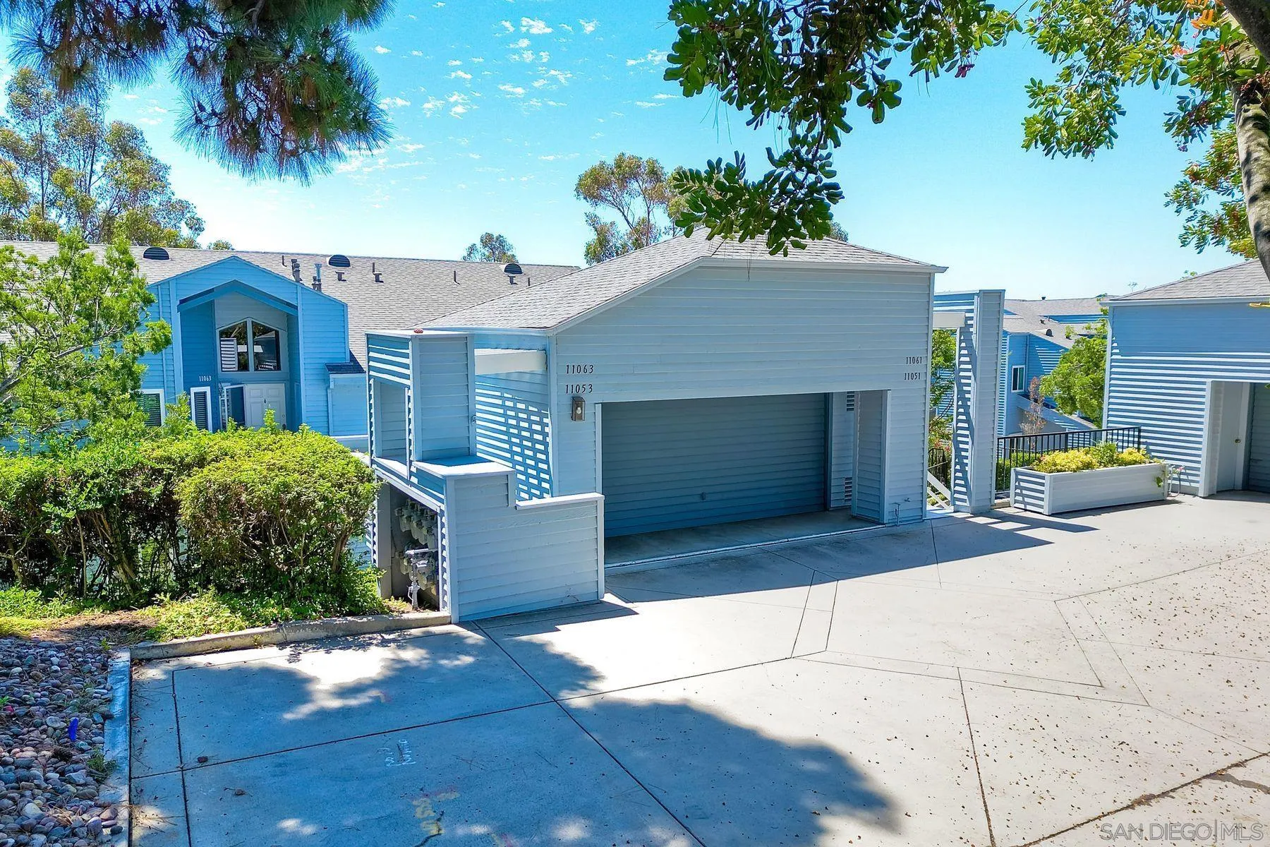 Photo #3: 240005337 Listing 