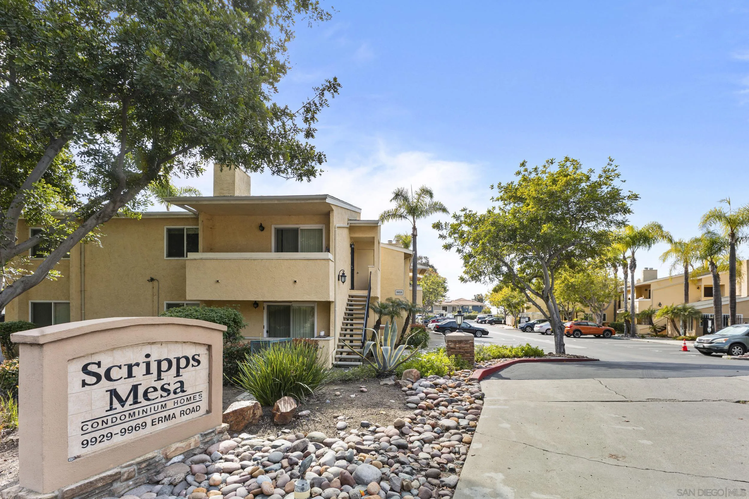 More Details about MLS # 240005365 : 9949 ERMA RD UNIT 204