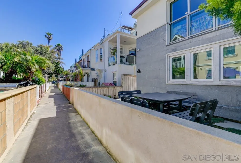 https://cdn.realtyfeed.com/cdn/127/240005384/4cec0872327a2f2143b6f6ca7dbe0b82.webp