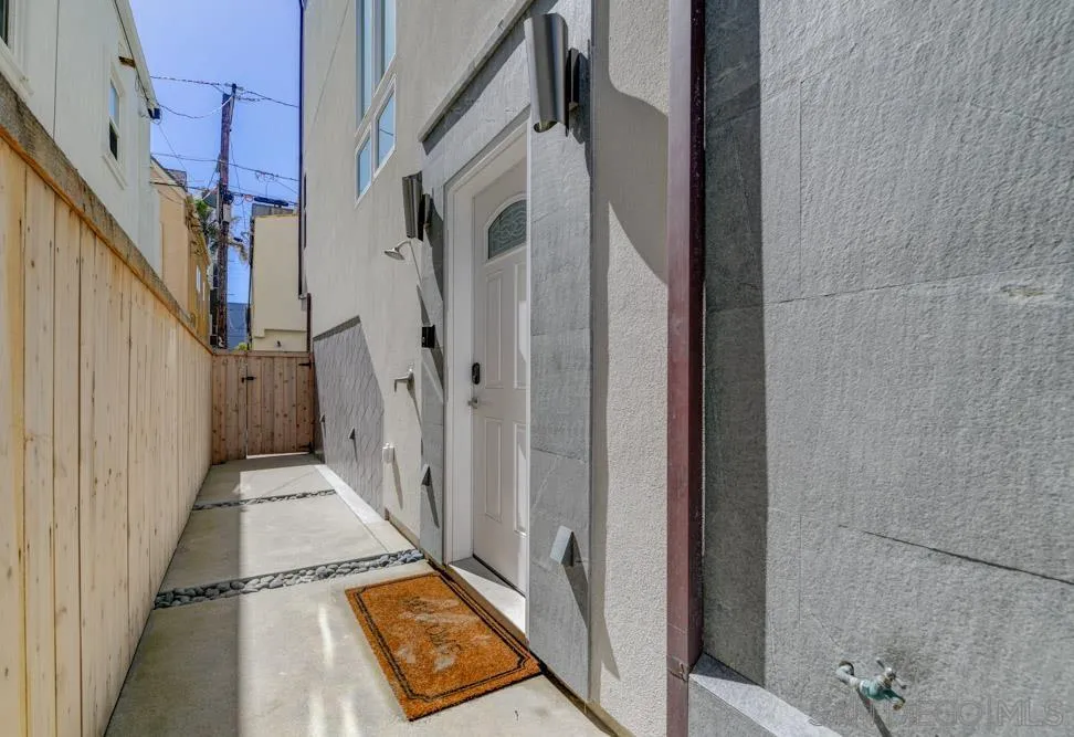 https://cdn.realtyfeed.com/cdn/127/240005384/c2eeb2500c426cea034ba6f5923803a3.webp