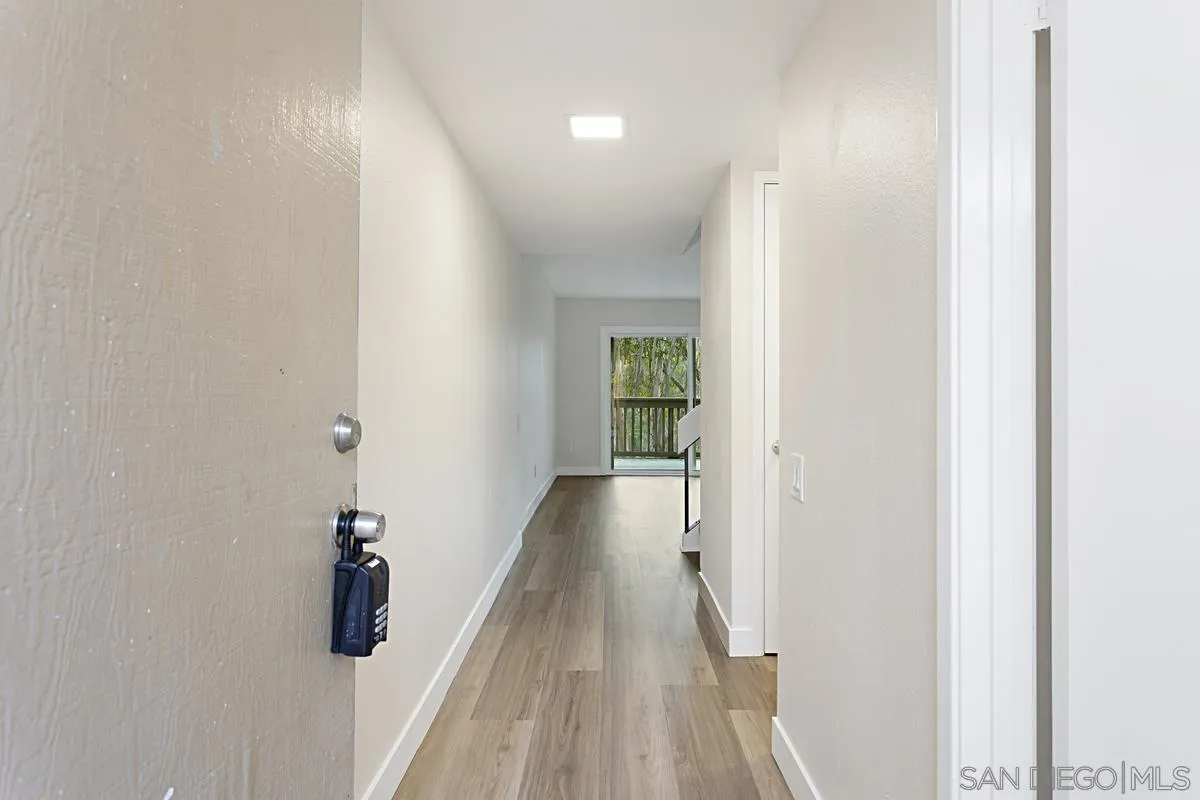 Photo #4: 240005421 Listing 