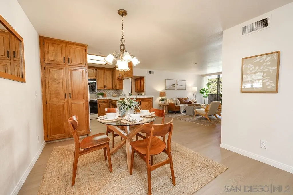 Photo #4: 240005453 Listing 